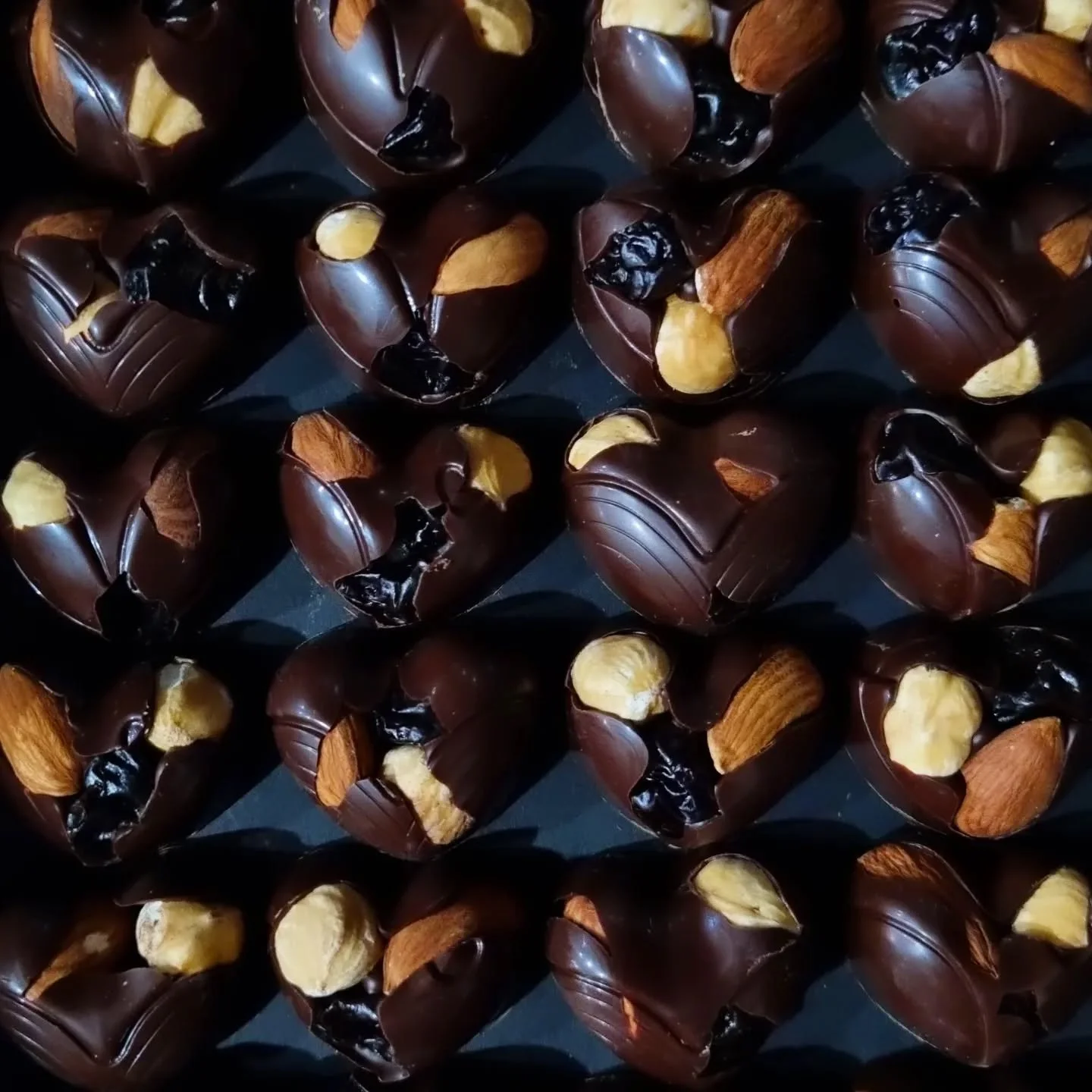 I think these decadent morsels are here to stay! 🥰🍫🤎 

I created these for a custom Valentine's event for @smellycheeseco and also for custom gifting for @hamperswithlovebysarah and the feedback has been nothing but indulgent. So it makes complete