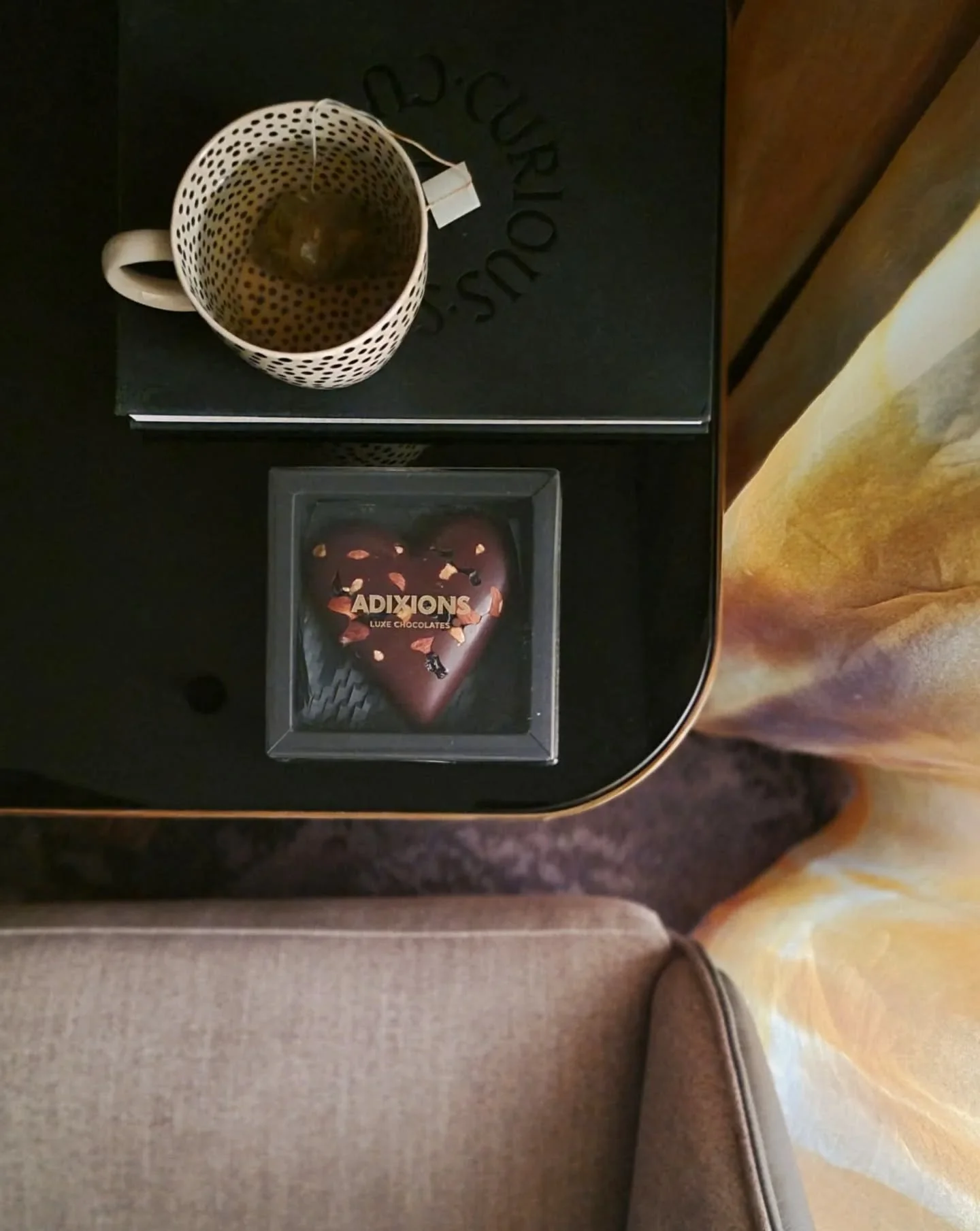 A quiet moment, just for mum&hellip;🤎
Tea in hand, the world slowed, and a little heart of pure indulgence waiting to be savoured..🍫🤎✨️
Our Love-in-a-Heart is more than chocolate &mdash; it&rsquo;s a pause, a feeling, a gesture she&rsquo;ll rememb