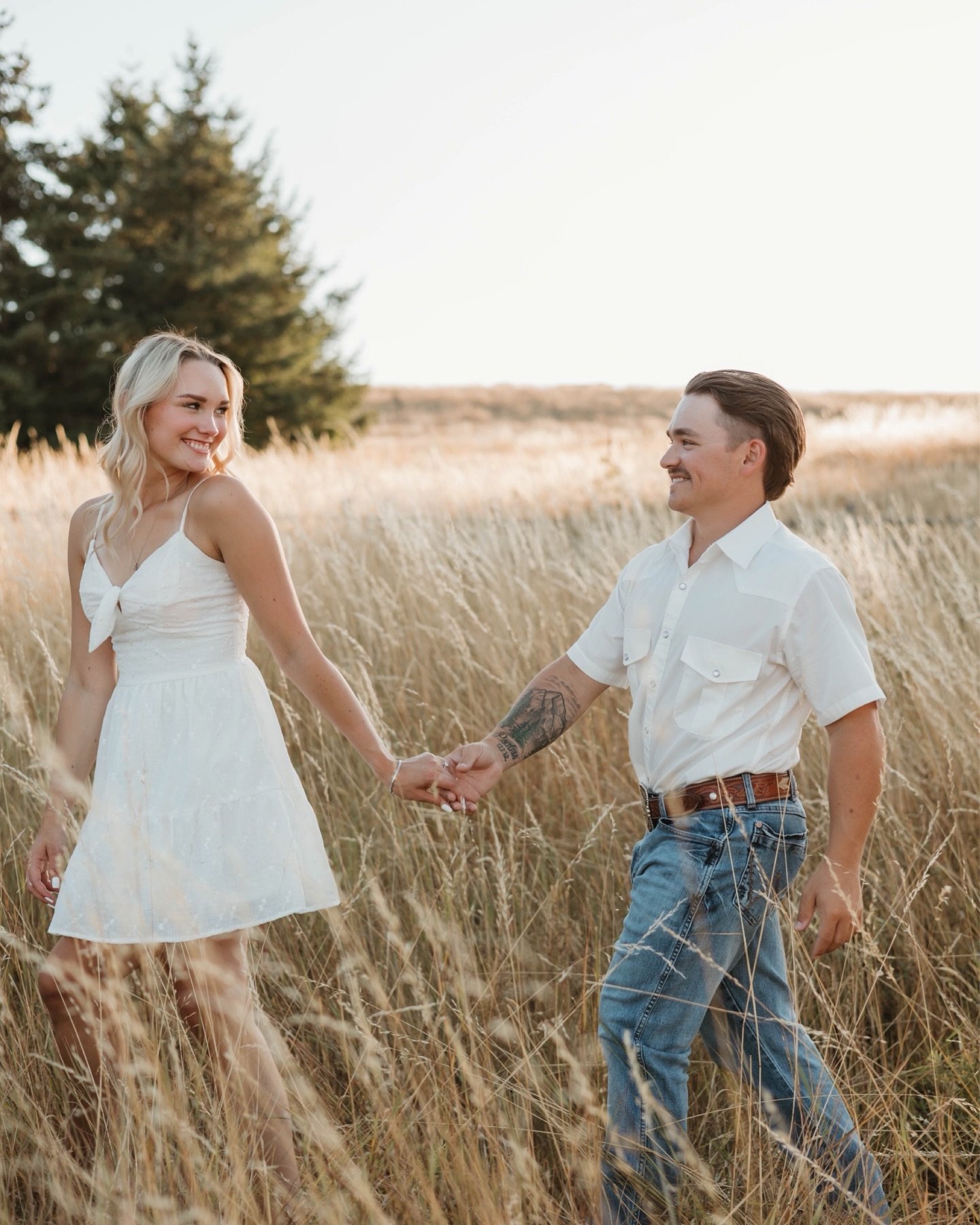 K &amp; L 🤍 I&rsquo;ve gotten to take their photos every year for their anniversary and then now their engagement photos. We are fully in engagement season and I&rsquo;m so here for it!