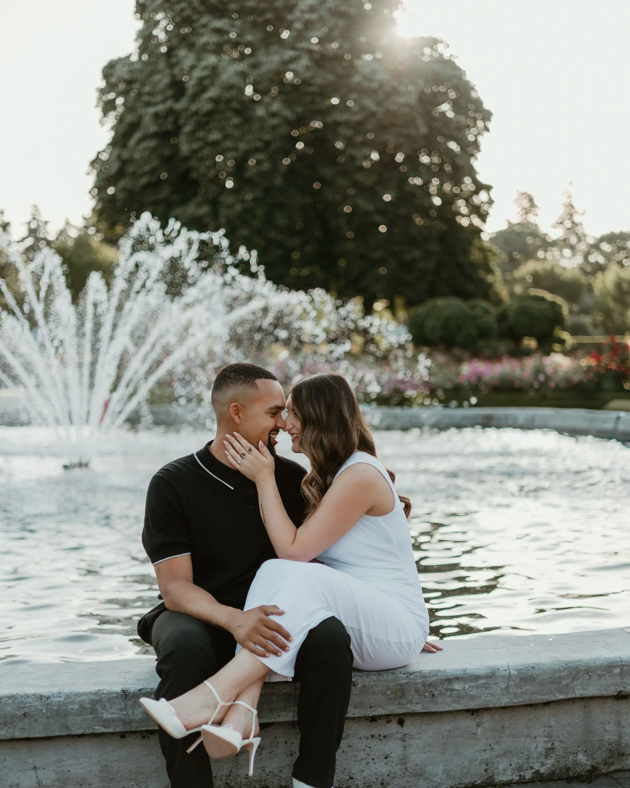 T &amp; A&rsquo;s engagement session was so fun! I do a lot of sessions at Powell Butte, which I absolutely love. It&rsquo;s so pretty and local and the sunsets there are stunning. Buuuut with all these crazy tick infestation stories from there going