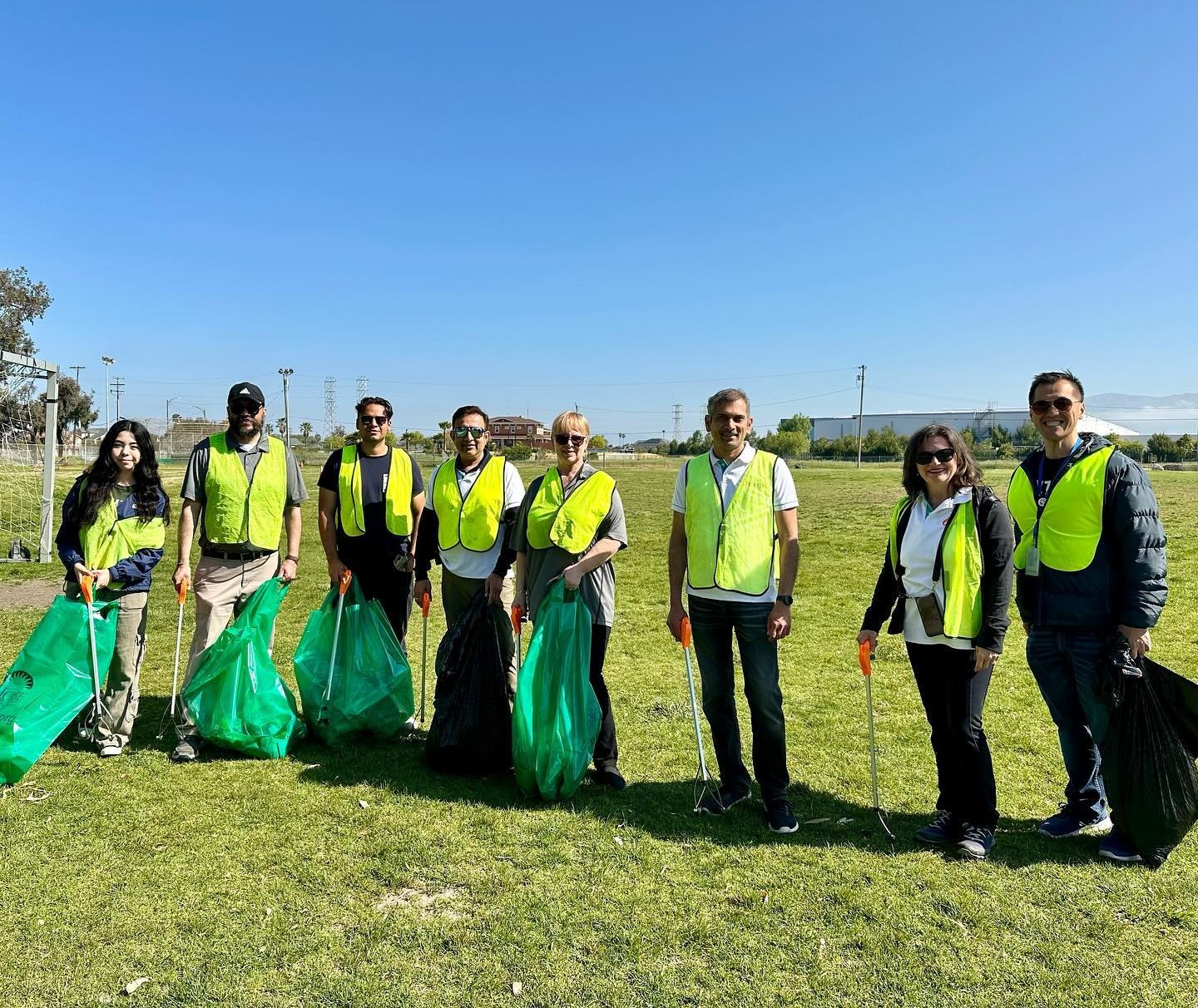 Great American Litter Pick Up 🌎

Thanks to our friends from all around the district who helped clean up Alviso and Flickinger parks on this great Saturday morning! To get involved in future clean ups, please email Angela.Pedrigal@sanjoseca.gov