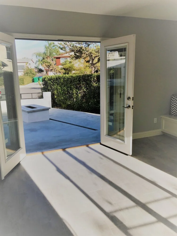 Catalina 4 Front Inside Entry.jpeg