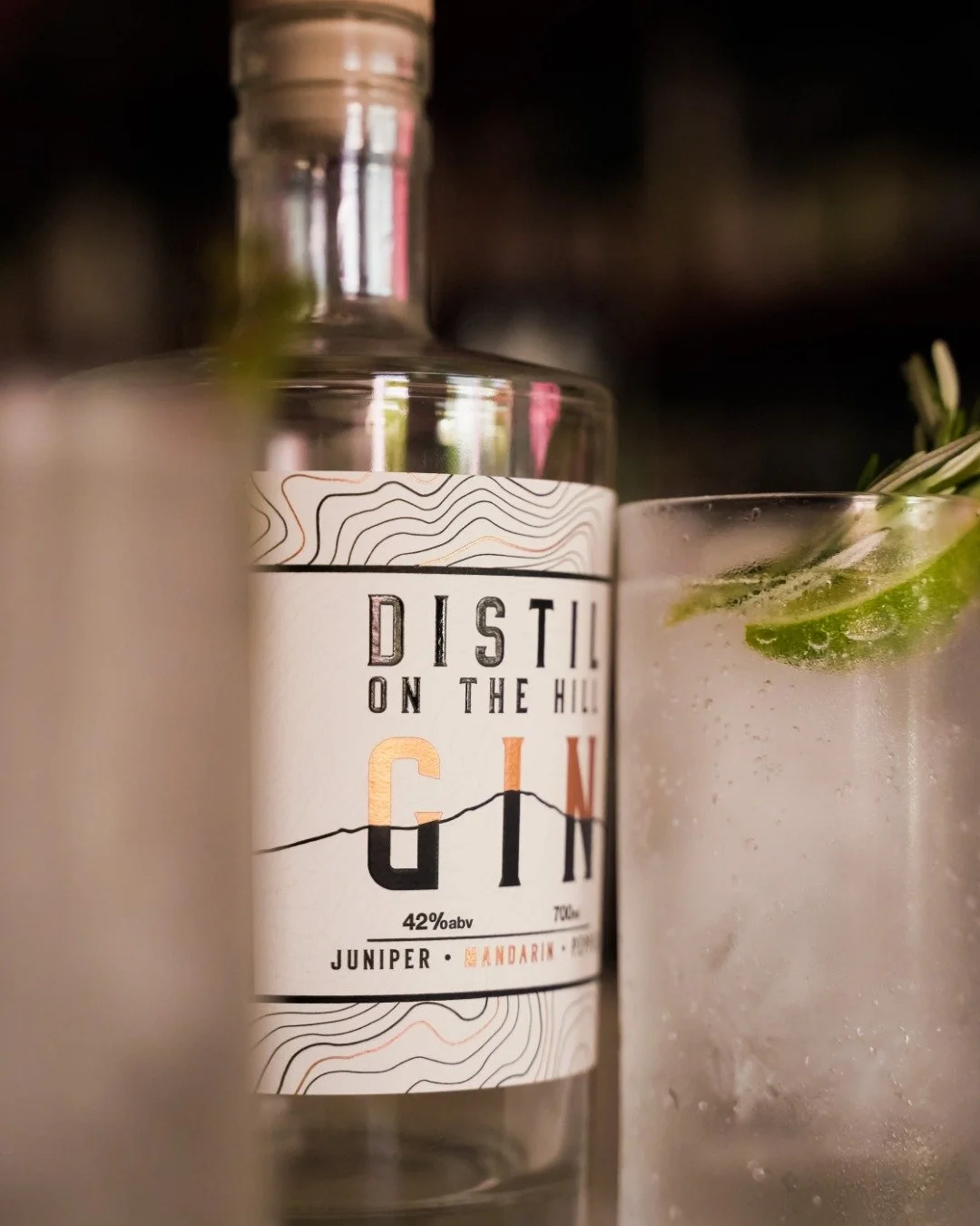 Mandarin Gin from @dist_hill, crafted right here in Cairns.

Lime or lemon - what&rsquo;s your pick for a gine &amp; tonic? 🍋🍈

#codecairns #cairnsbar