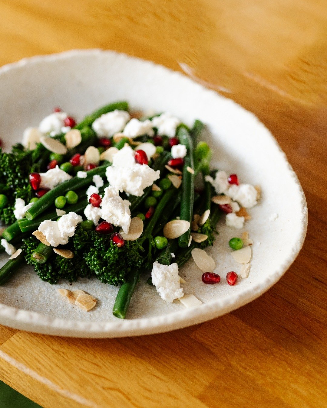 Tossed greens, citrus vinaigrette, Persian feta, flaked almonds.

#codecairns #cairnsrestaurant