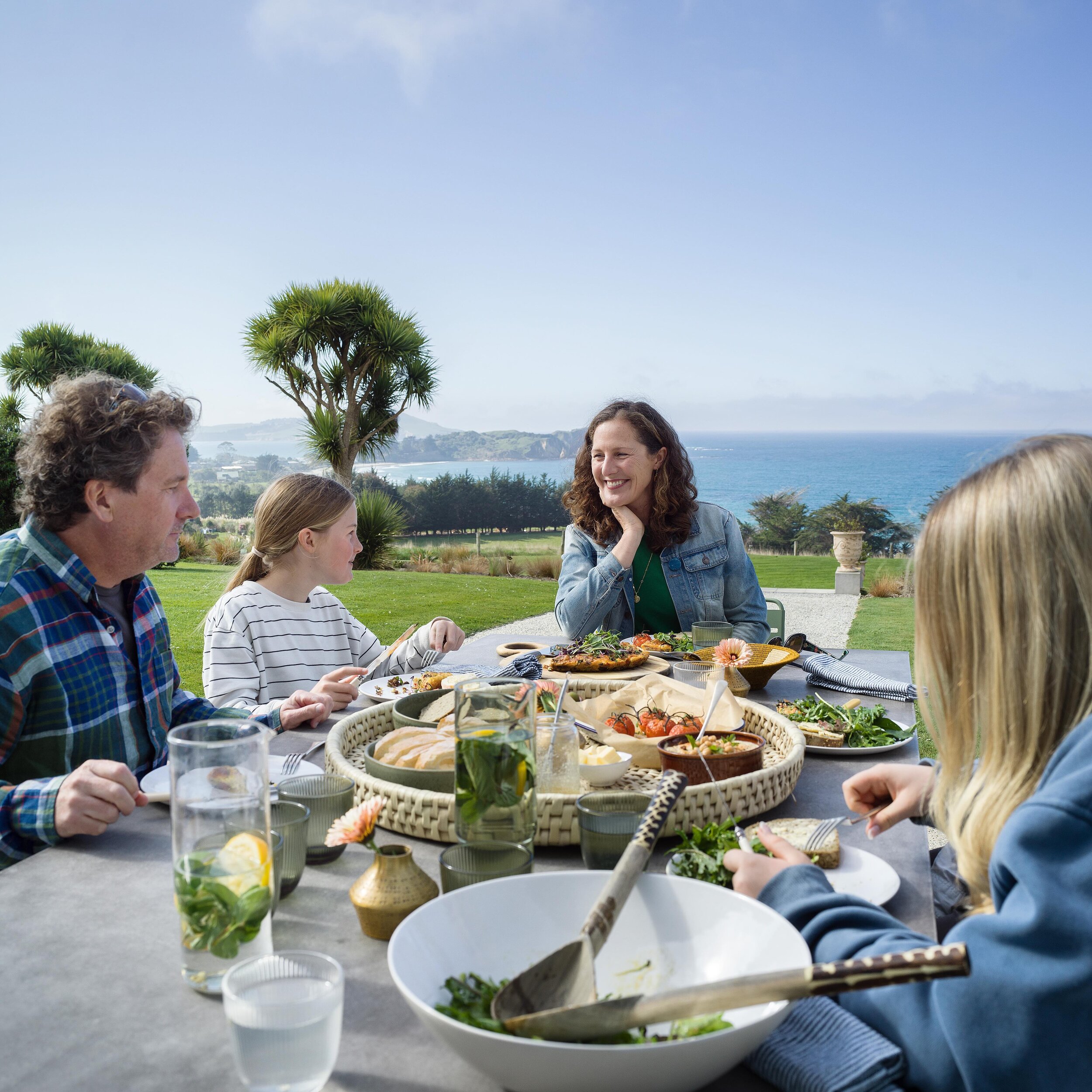 Last month of summer &hellip; and we&rsquo;re loving as many alfresco lunches in the sunshine as we can! 

Need to getaway to the beach before the weather turns &hellip;get in touch with us - we have a few dates available this month for a lux stay. 
