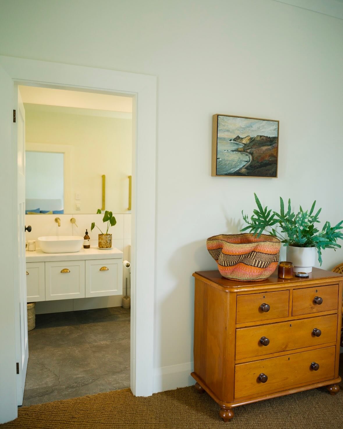 Our country coastal rooms are calming spaces with vintage country coastal design at its heart.  Soft linens and organic cottons support a restorative night&rsquo;s sleep and lux bathrooms support your stay. 

The sound of waves to lull you to sleep&h
