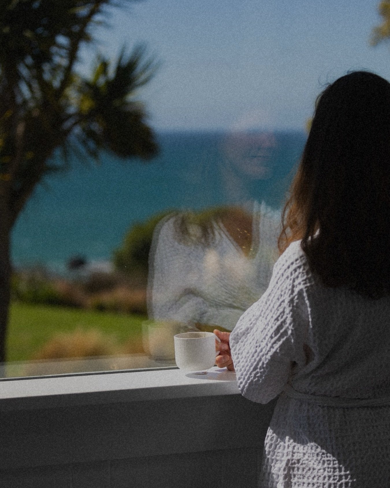 Getting my &ldquo;Blue Mind&rdquo; on this morning &hellip;

There&rsquo;s something captivating about looking out over the ocean. 

Dr Wallace J Nicholls book Blue Mind confirmed the impact of water on our flow state and nervous systems - water get 