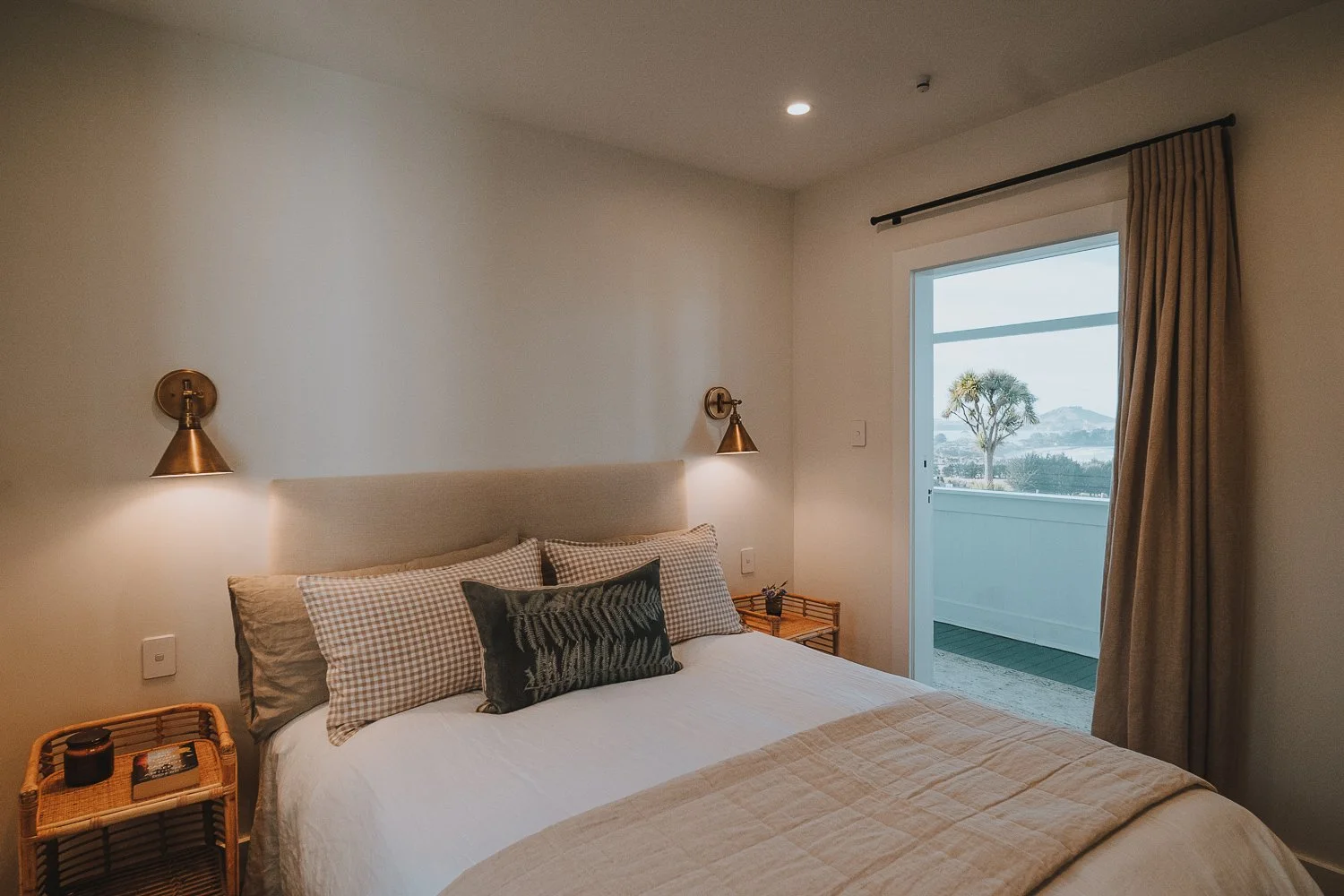 Every bedroom has been designed with comfort, privacy and quiet in mind. Soft natural textures, luxurious linens and views across gardens or sea create spaces that invite deep rest after days spent exploring the coast.