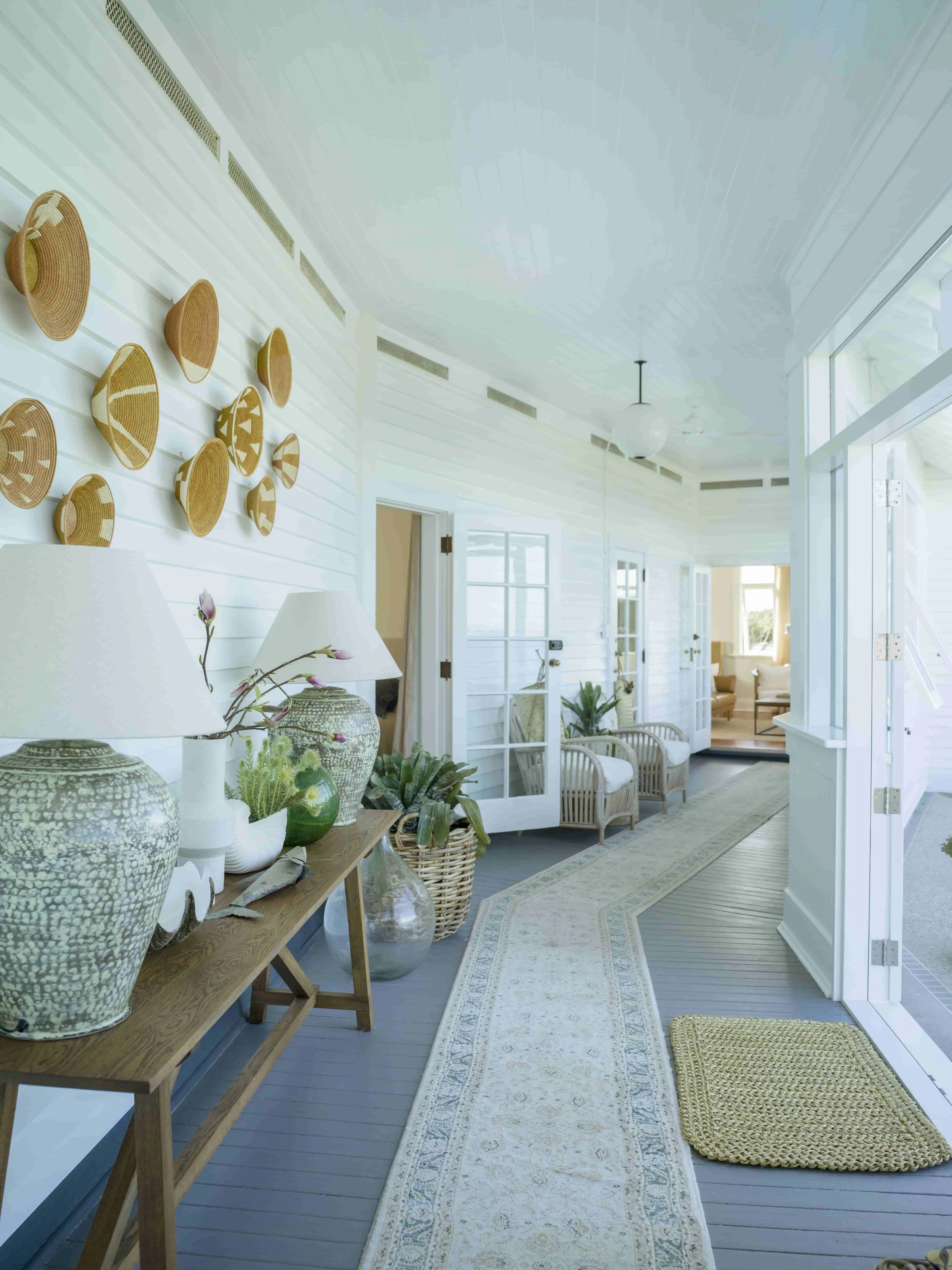 Enclosed Hallways run the length of the house 
All-day -sun 
Spectacular views over the Coast