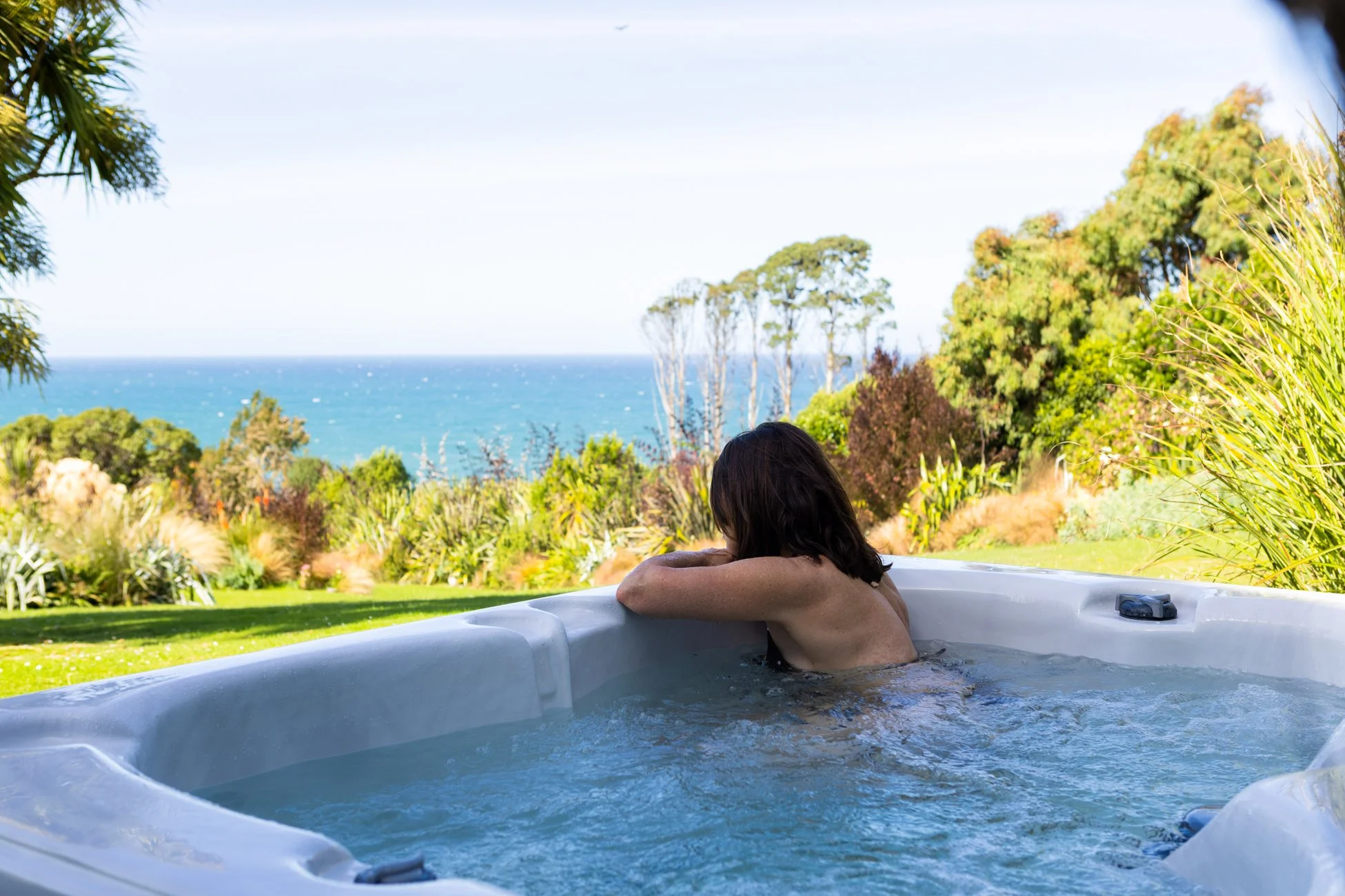 The Longhouse hot tub overlooking the ocean.jpg