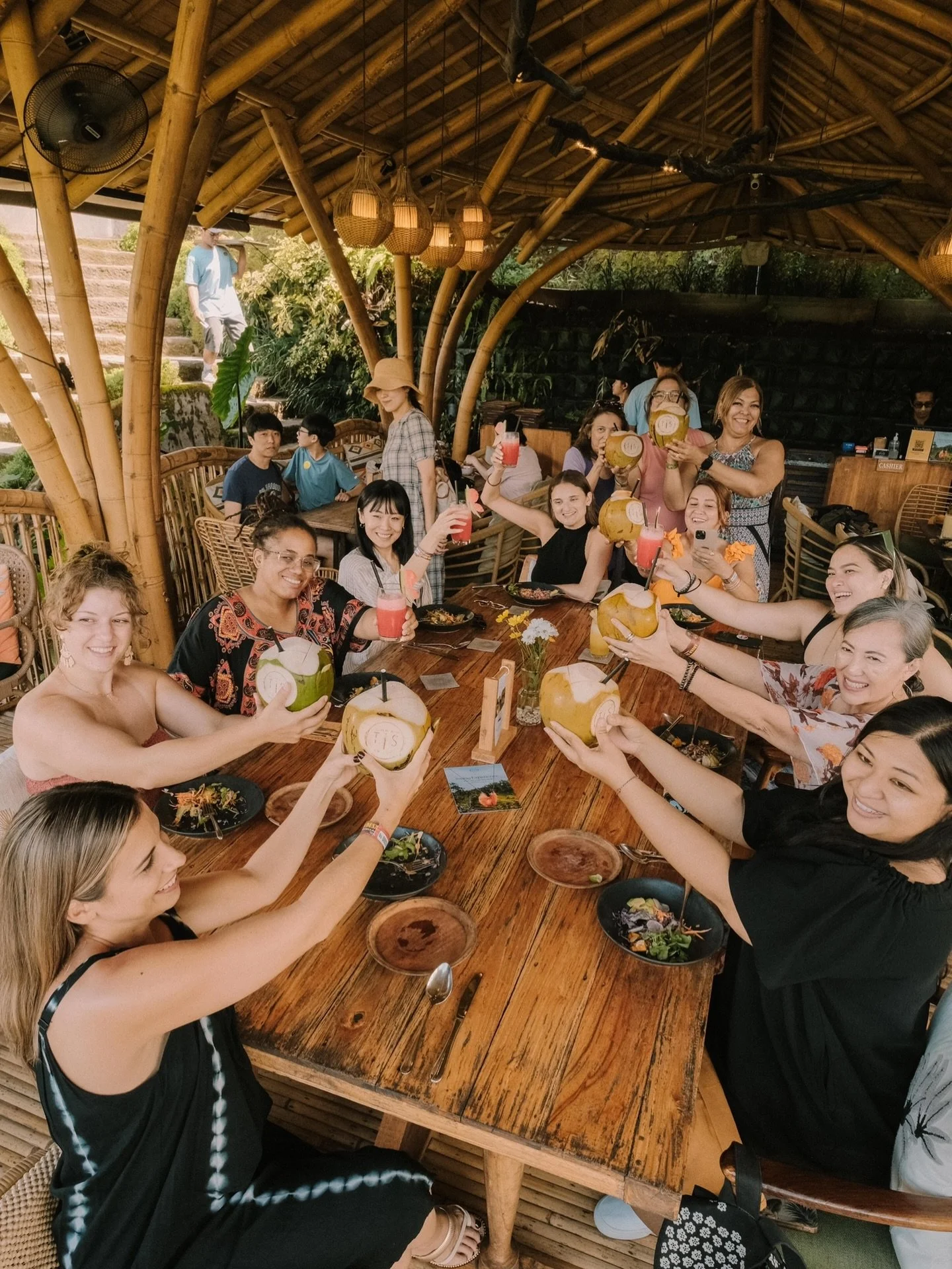 The women coming into our world during this coaching launch aren&rsquo;t strangers.

They&rsquo;re women we&rsquo;ve walked with before, in different seasons.

🪷 A former 1:1 client is back to join our elevated group program 

🪷 A recent retreat gu