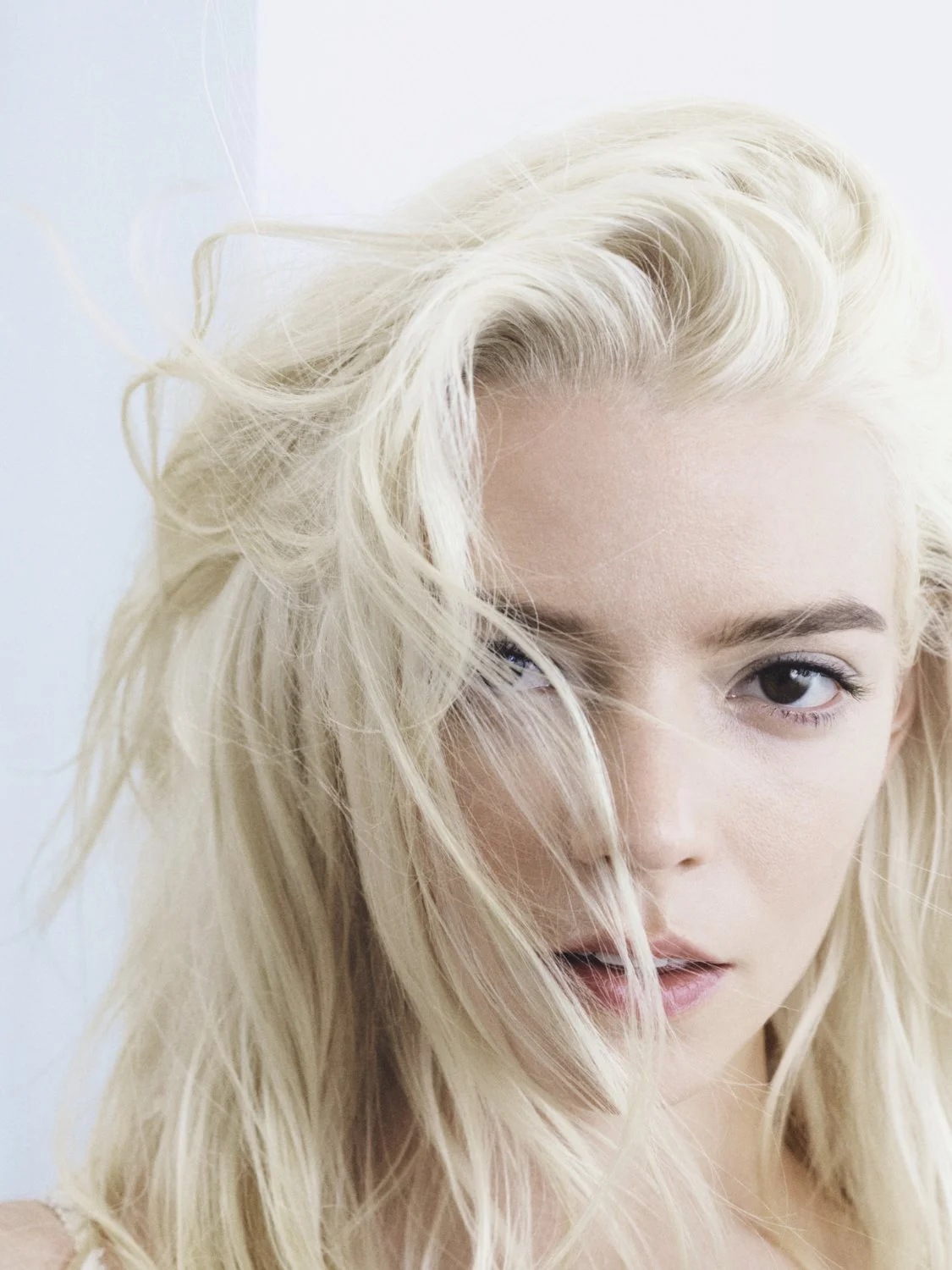 20260508_ANYA_TAYLOR-JOY_ELLE_UK_15.jpg