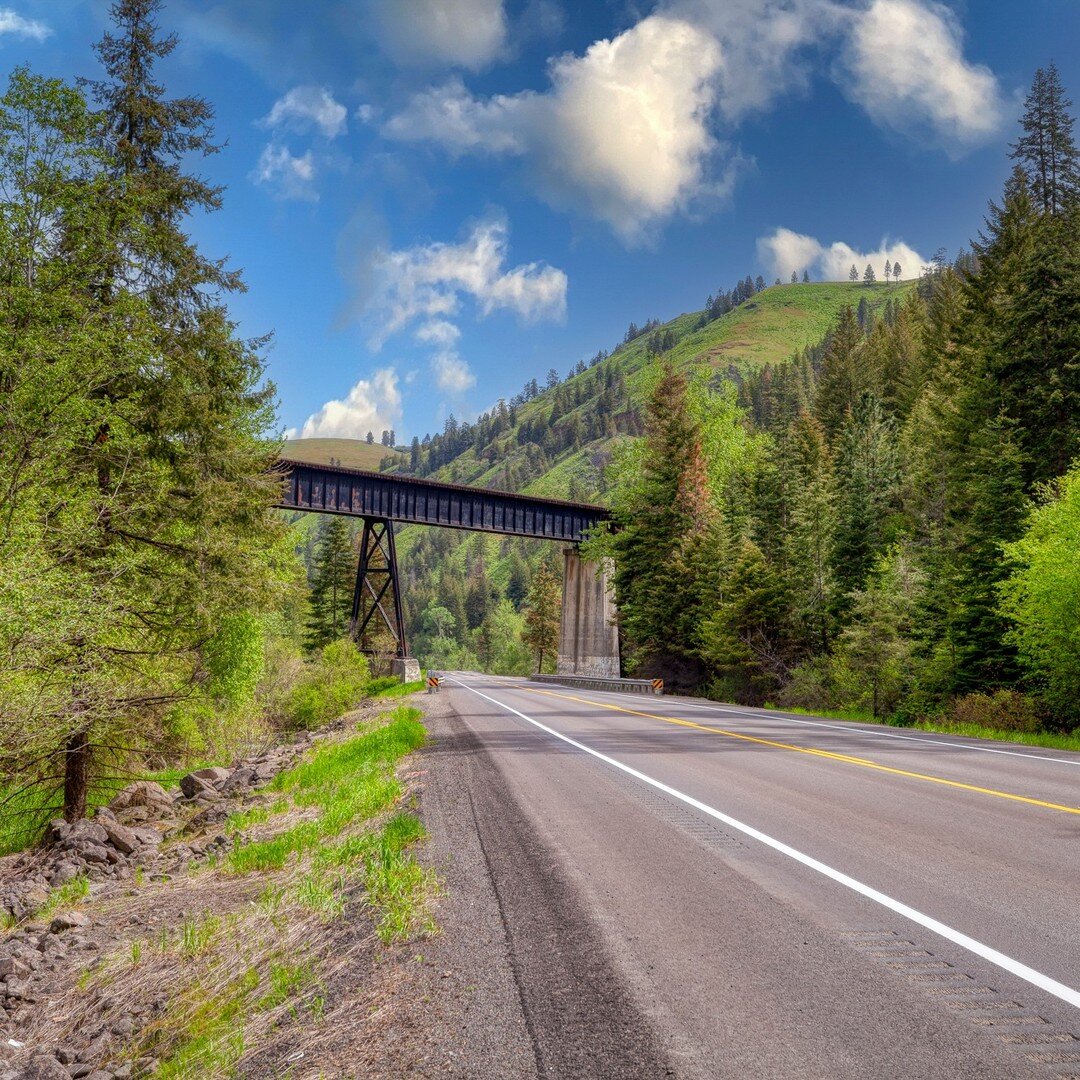 Such a small section passing over Hwy 95 that leads to a path of magical trestles and tunnels in the hills of Lewiston. If my information is correct, I believe this one is slated for removal, unfortunately.
.
.
.
.
.
.
.
.
.
.
.
#adventure #beyourown