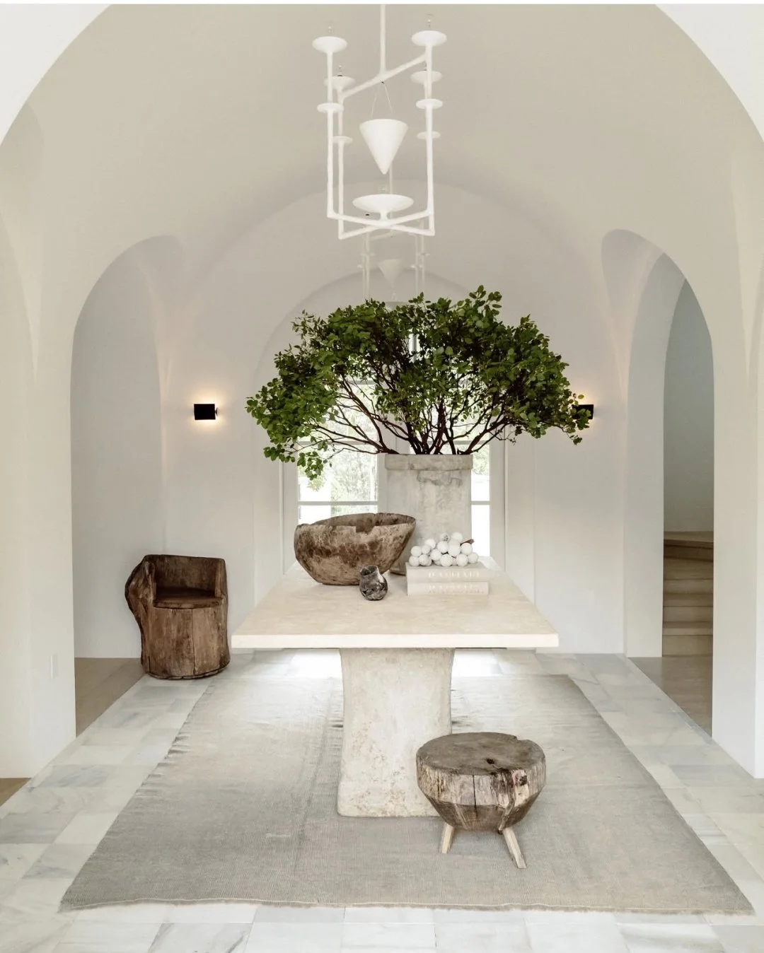 When simplicity is order of the day and you let nature guide you. The restrained use of objects in this space are a beautiful example of using scale to create impact. Also, can we have a moment for the chandelier? What a beauty. 

Stunning interiors 