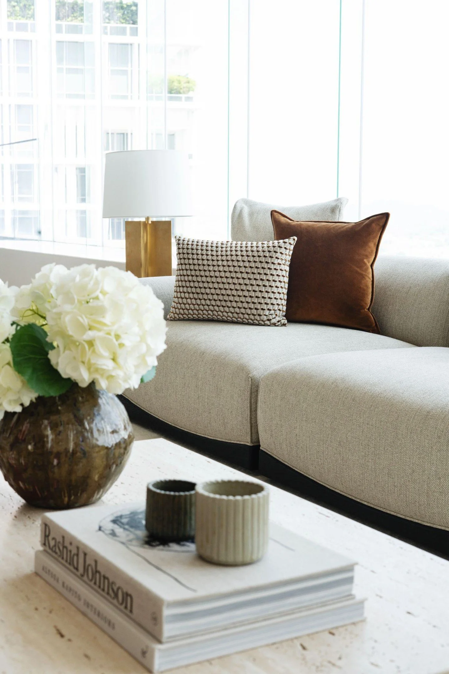 TGH Style File / Ardmore Park Project: Mid-century French influences meet contemporary design in this beautiful penthouse overlooking Singapore.

A generous sectional sofa and lacquered side tables from @districteight / @lifestoreyprestige are layere