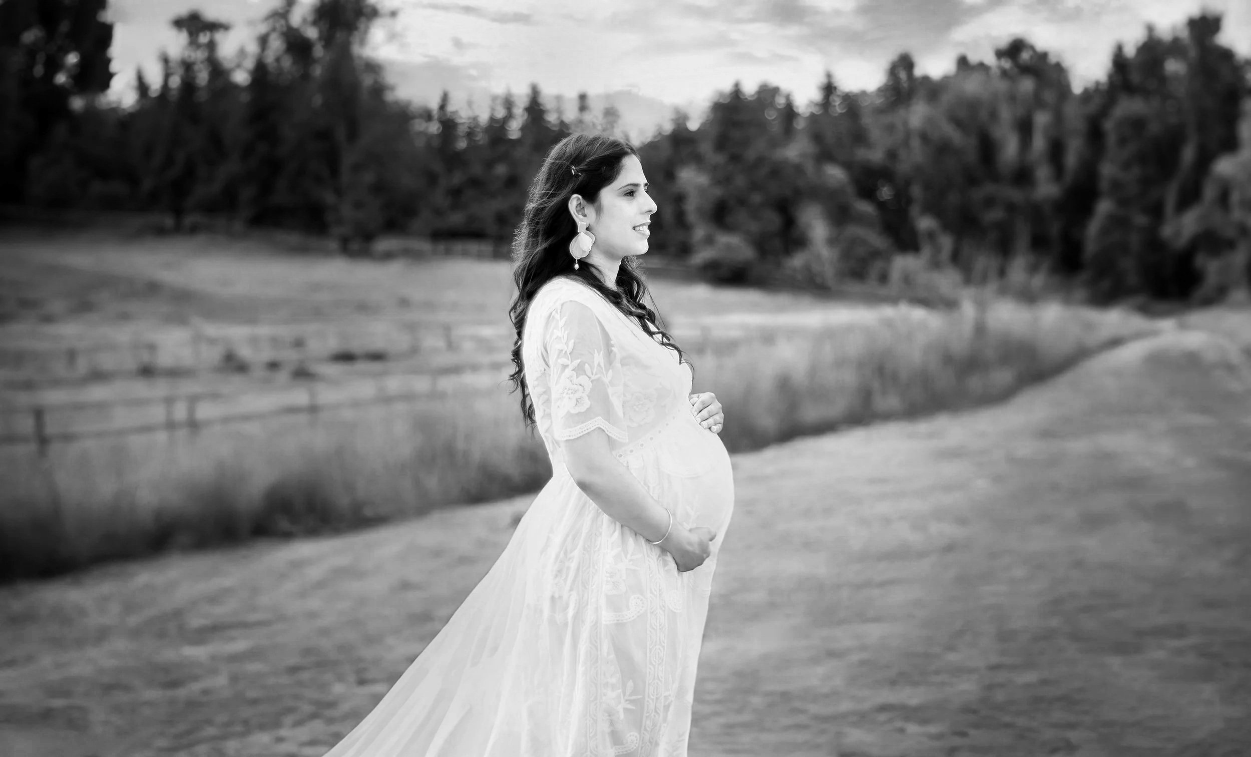 baby+shower-outdoor-barn-trees-mother.jpg