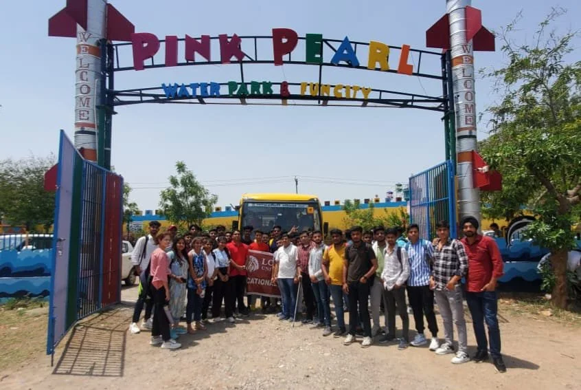 Making a Splash: University's Refreshing Visit to Pink Pearl Waterpark