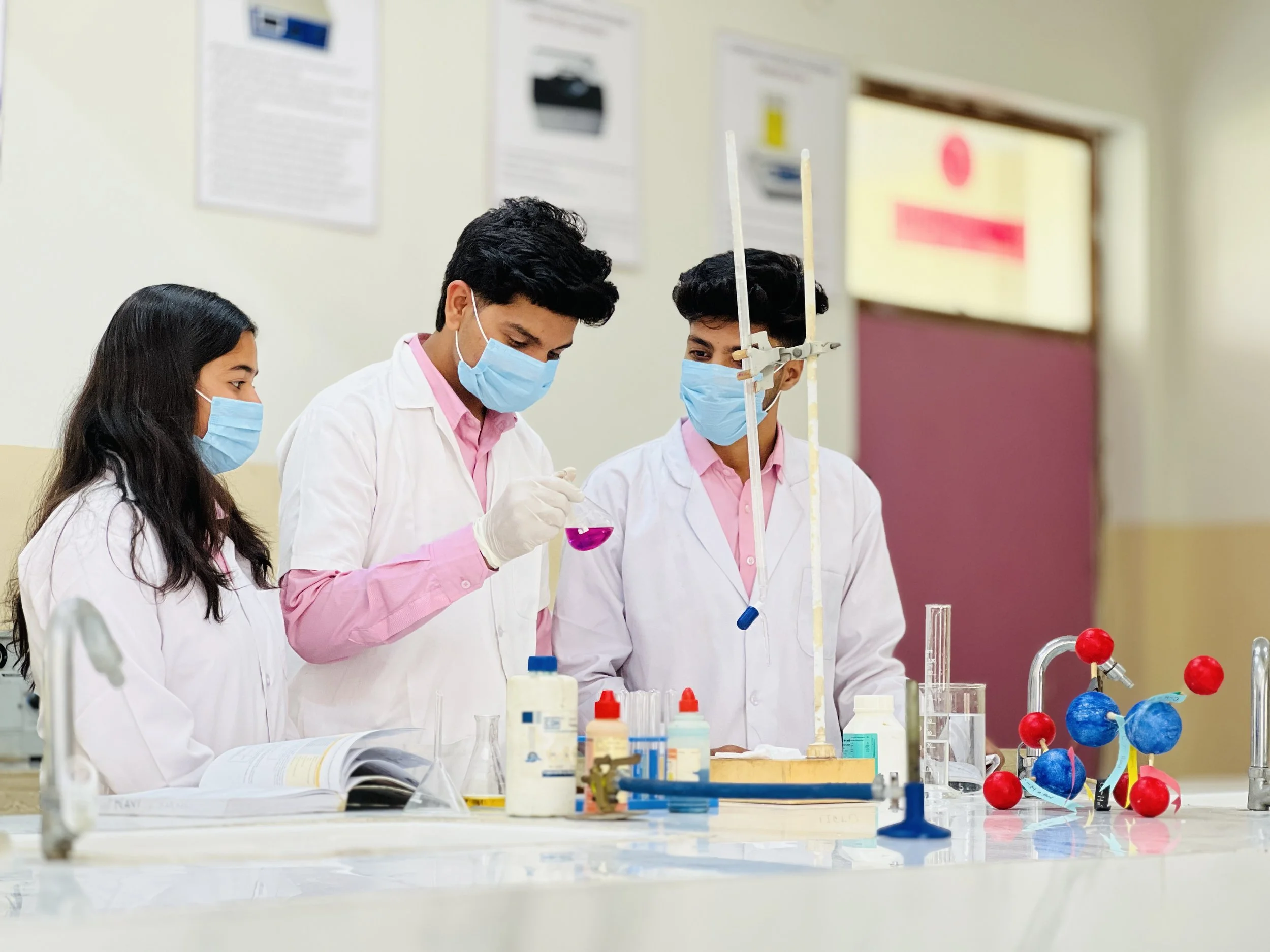 Pharmacy Courses After 12th – Career Paths, Fees Structure &amp; Eligibility