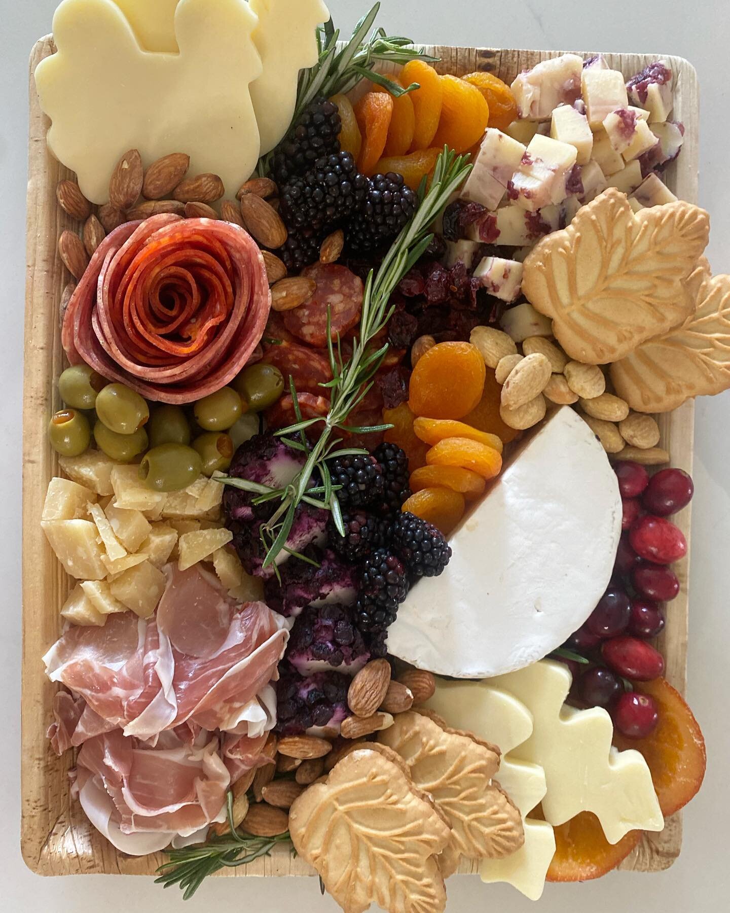 gobble gobble 🦃 

#thanksgiving #thankful #holiday #charcuterieboard #boards #turkey #cheese #cheesy #foodie #yum #brie #florida #nyc #eats #appetizers #fooood #sweet #home #local