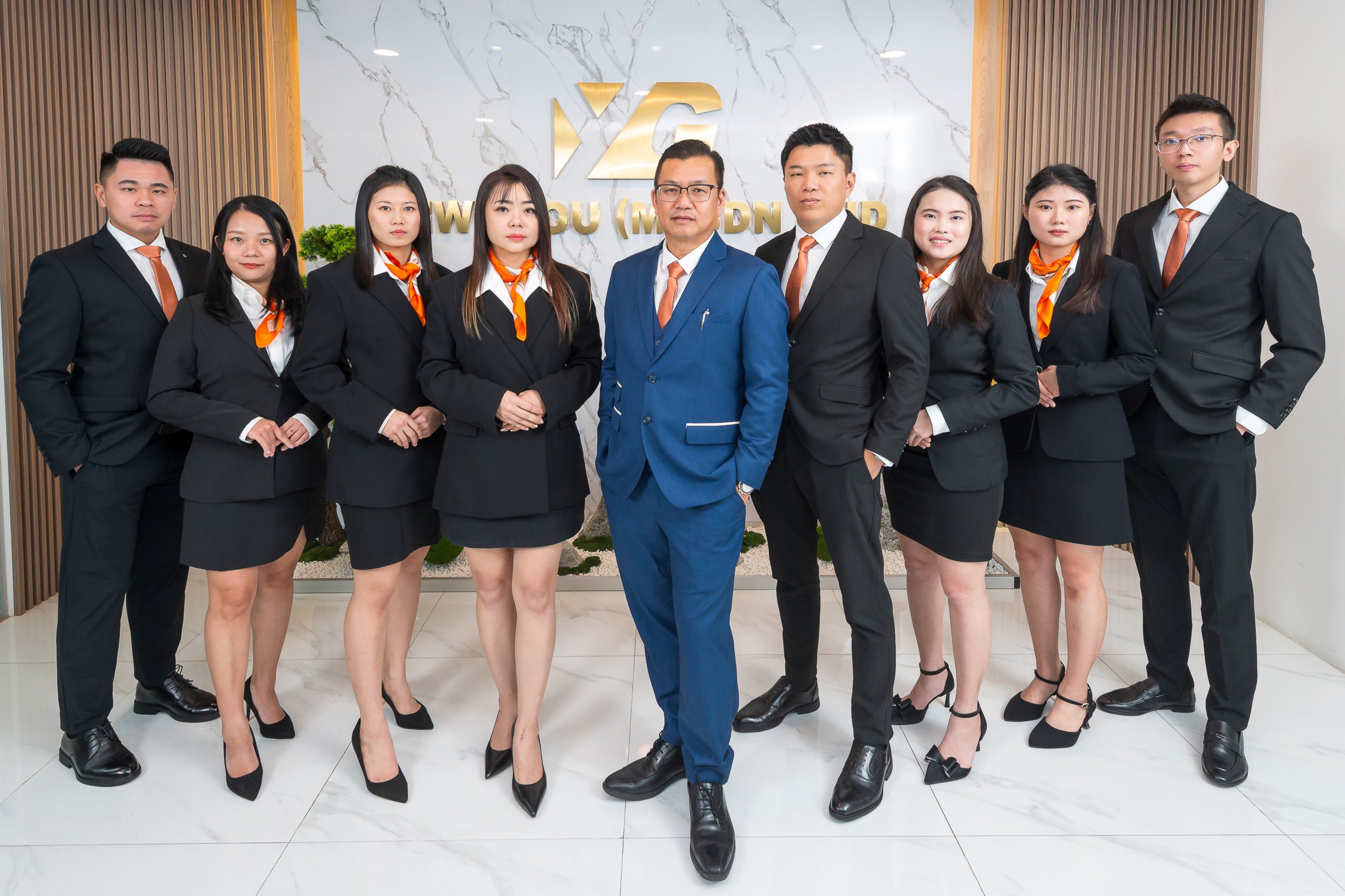 Yiwugou Team Photo in front of the company logo