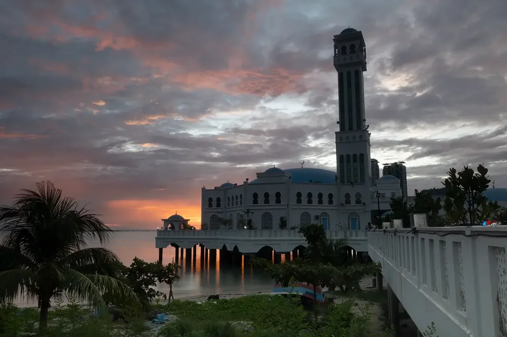 Raw unedited photo of Masjid Terapung Tanjung Bungah