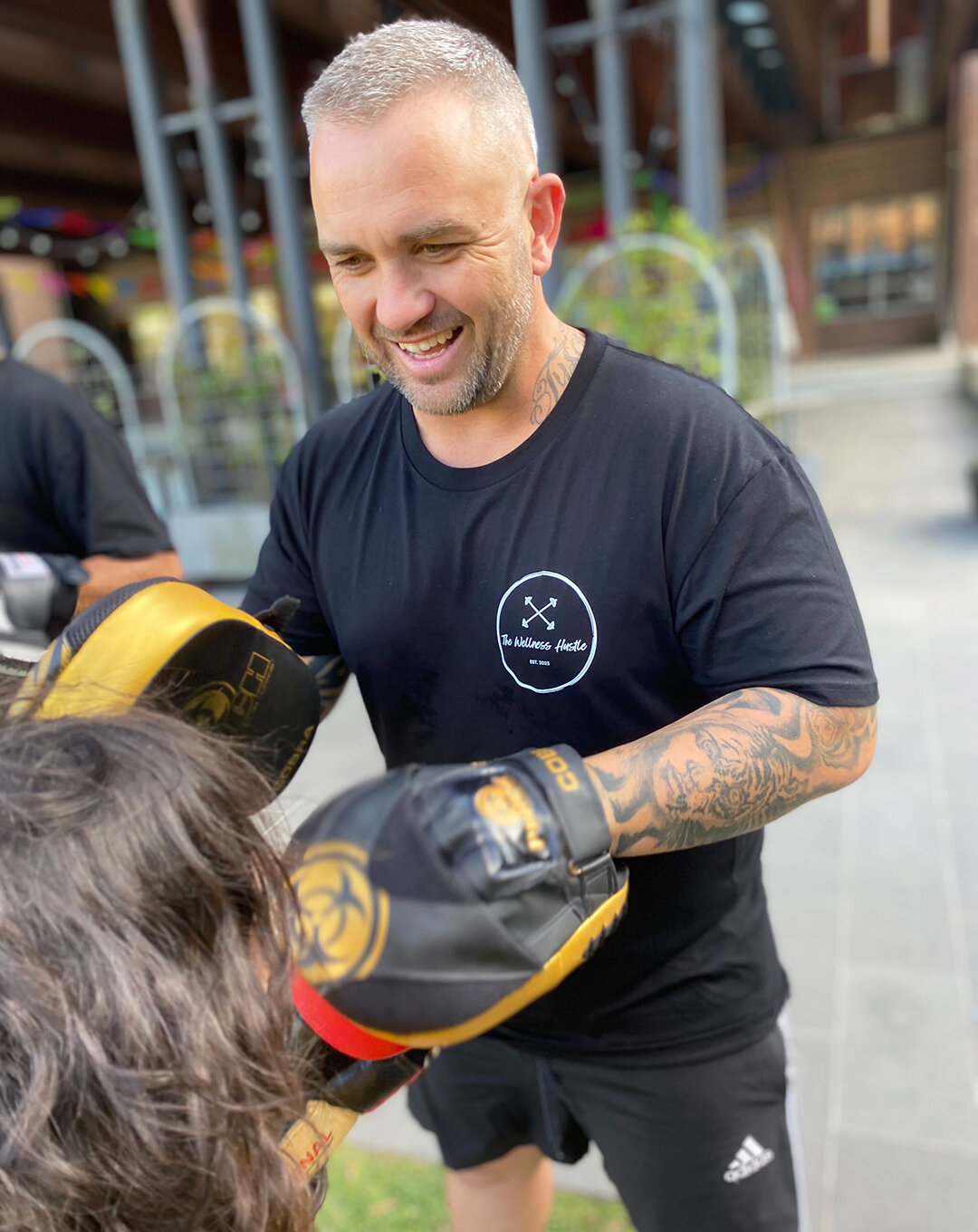 A sunny afternoon boxing with our young people and the deadly team from @thewellnesshustle_official 🥊☀️⁣
.⁣
.⁣
.⁣
#IDKY #breakthecycle #boxing #gadigalland #youthmentor #youthmentoring #aboriginalland #wellness #lifeskills #mentalhealth #aboriginaly