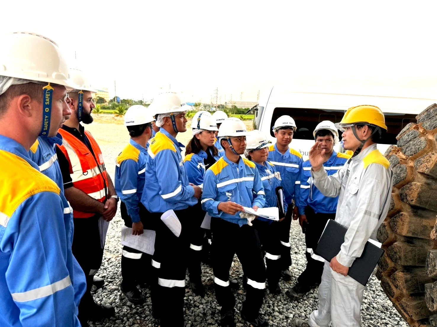 LINE_ALBUM_Week 3 Day2 Large HE course_241006_2.jpg