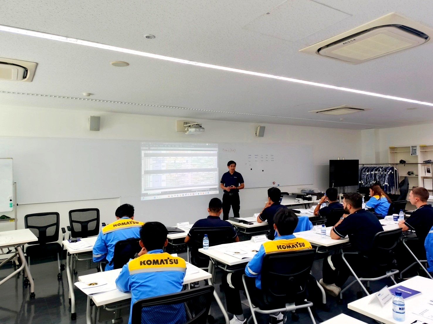 LINE_ALBUM_Week+2+DT+Technical+Training_241006_11.jpg