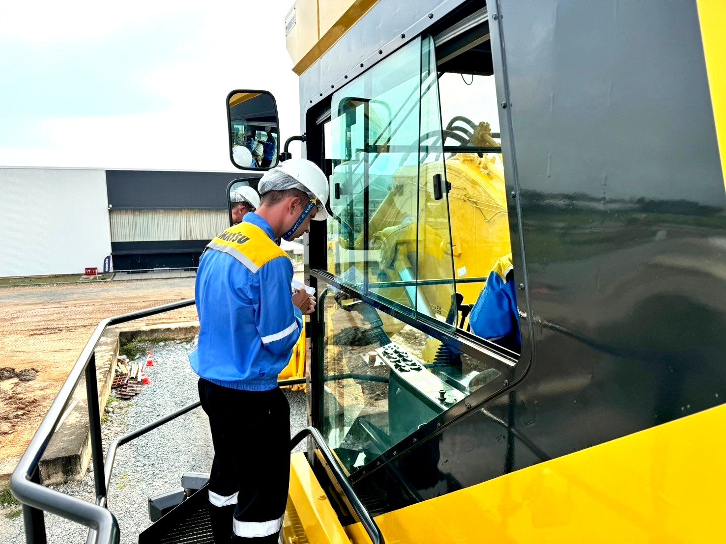 LINE_ALBUM_Week 3 Day2 Large HE course_241006_16.jpg