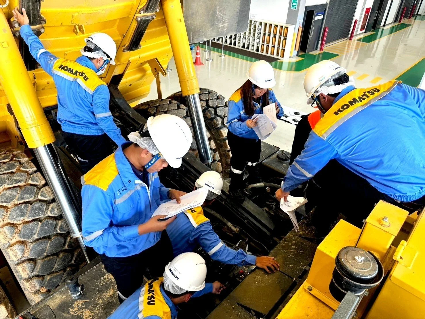 LINE_ALBUM_Week 2 DT Technical Training_241006_4.jpg