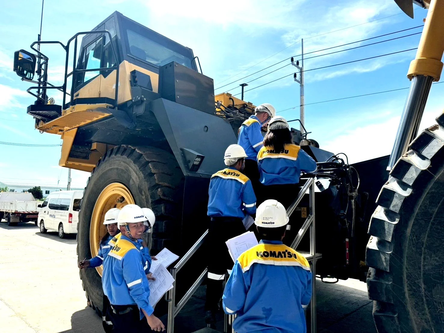 LINE_ALBUM_Week 2 DT Technical Training_241006_3.jpg