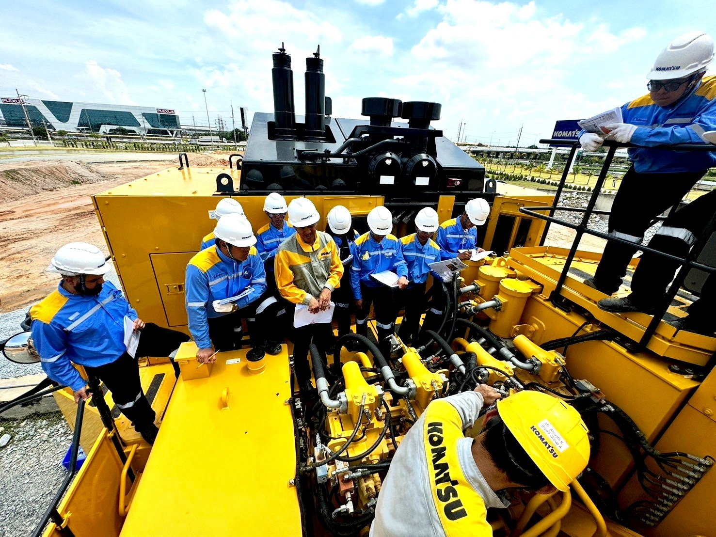 LINE_ALBUM_Week 3 Day1 Large HE course_241006_14.jpg