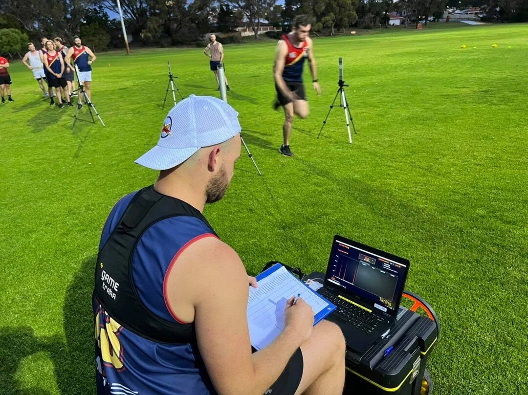 Our Mens and Womens footy teams are getting put through their paces for our first pre season session 🏃 
Come join us 
Windermere Park Joondalup🏟
🏈Tuesdays and Thursdays 6:30pm - 8:00pm💪
Register your interest ➡️ https://bit.ly/3mJlAdX or 📲Dave