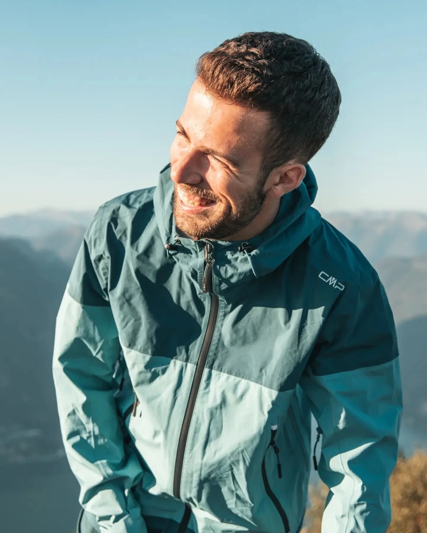 Always Smile 😁🌄
-
Questo guscio ultraleggero &egrave; il top di gamma della collezione UNLIMITECH, composto 2,5 strati colpisce per l'estrema leggerezza. 
Mi ha sempre accompagnato nelle mie avventure e non mi ha mia deluso! Perfetto per vento, pio