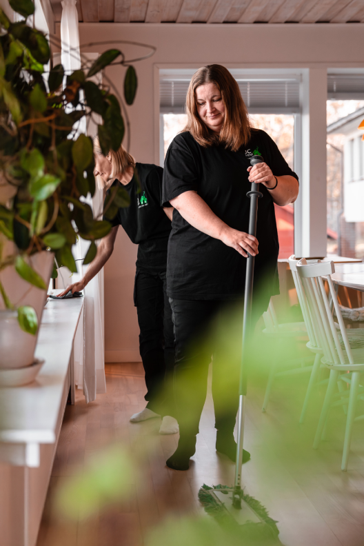 Moppning av golv hos kund