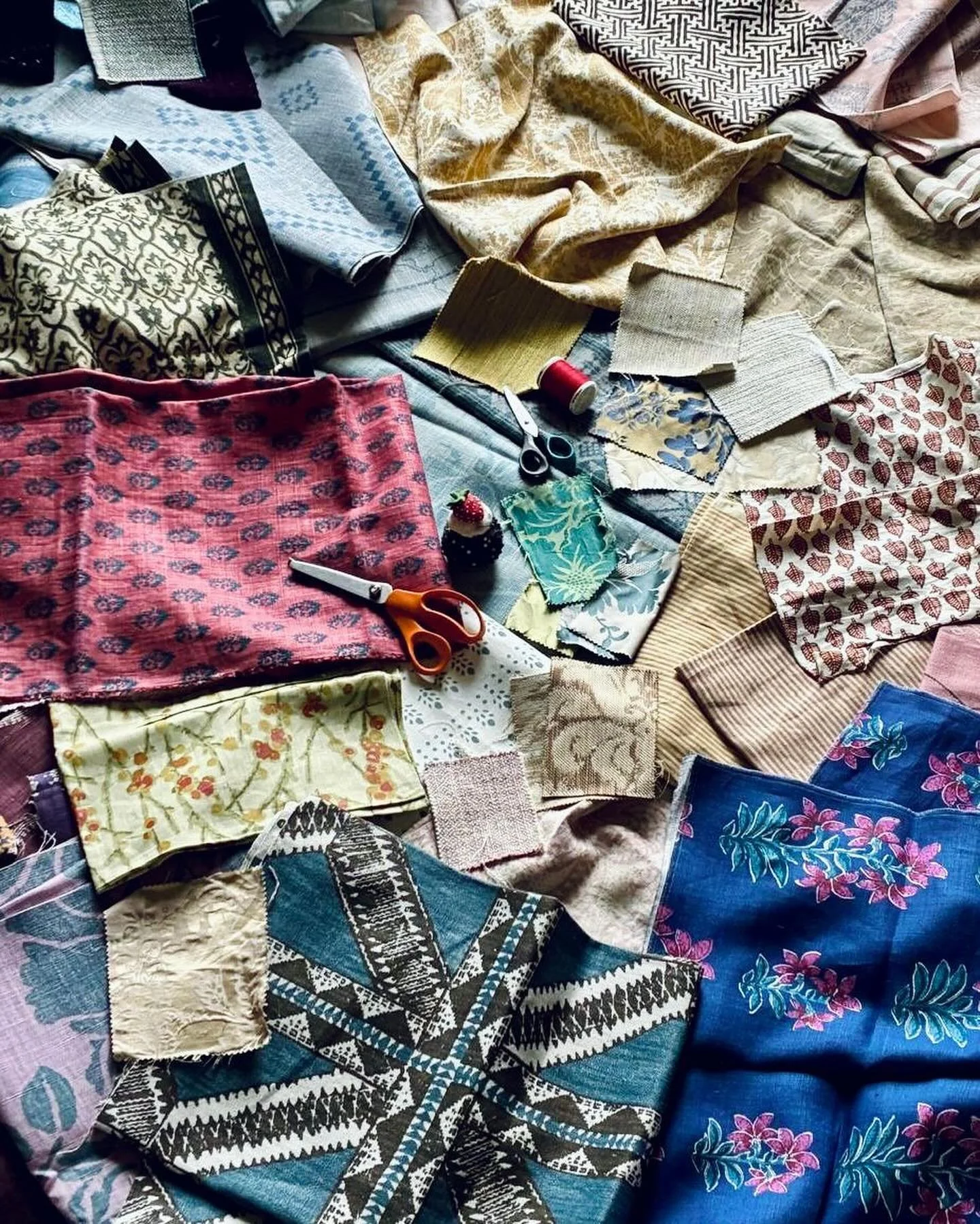 Love stitching? Feeling creative? We are planning an Autumn fund-raiser for @superpoweragency &amp; would love you to get involved by making bags &amp; cushions - all in stunning fabric donated by the amazing @tissushelenelondon. 
DM me if you can gi