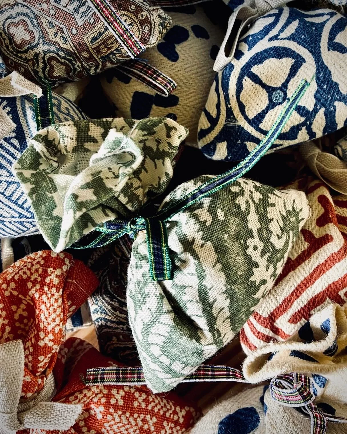 Beautiful packages keep arriving. 
Thank you to the brilliant &amp; talented friends of @superpoweragency making exquisite cushions &amp; bags ready for our Autumn Fabric Sale. 
Here&rsquo;s a reminder of the event details:
Saturday 18th October
10.0