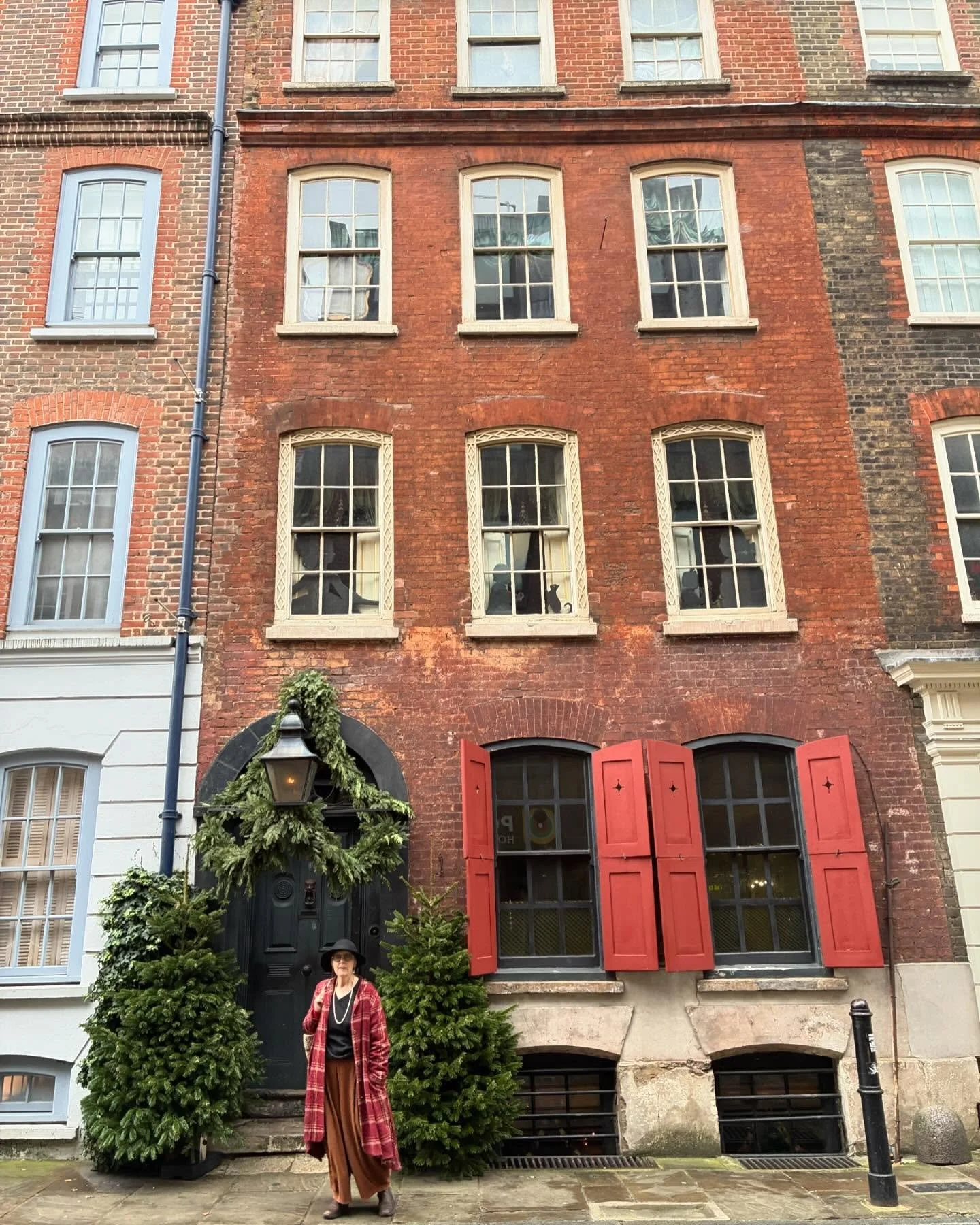 London at its best with @estbest01. Houses and beauty.
My favourite shop is now @dennissevershouse. A must-see for lovers of crockery &amp; china too 🫖