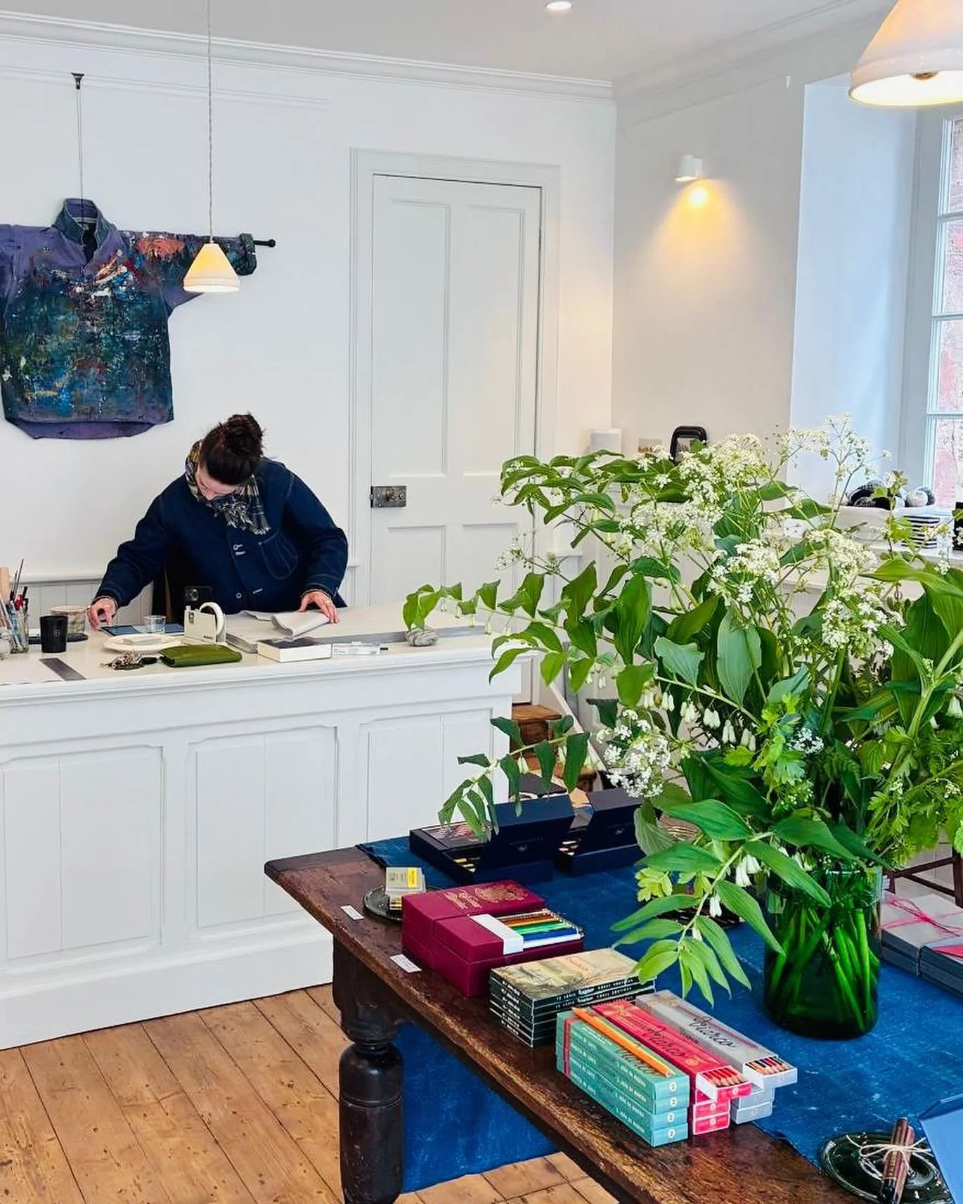 A stunning art studio has opened on Main Street in St Boswells. @rudastudio_ is a joy to step into &amp; is a gift for local artists wanting inspiration &amp; first class materials. 
Huge thanks to the creative team behind R&ugrave;da for making the 