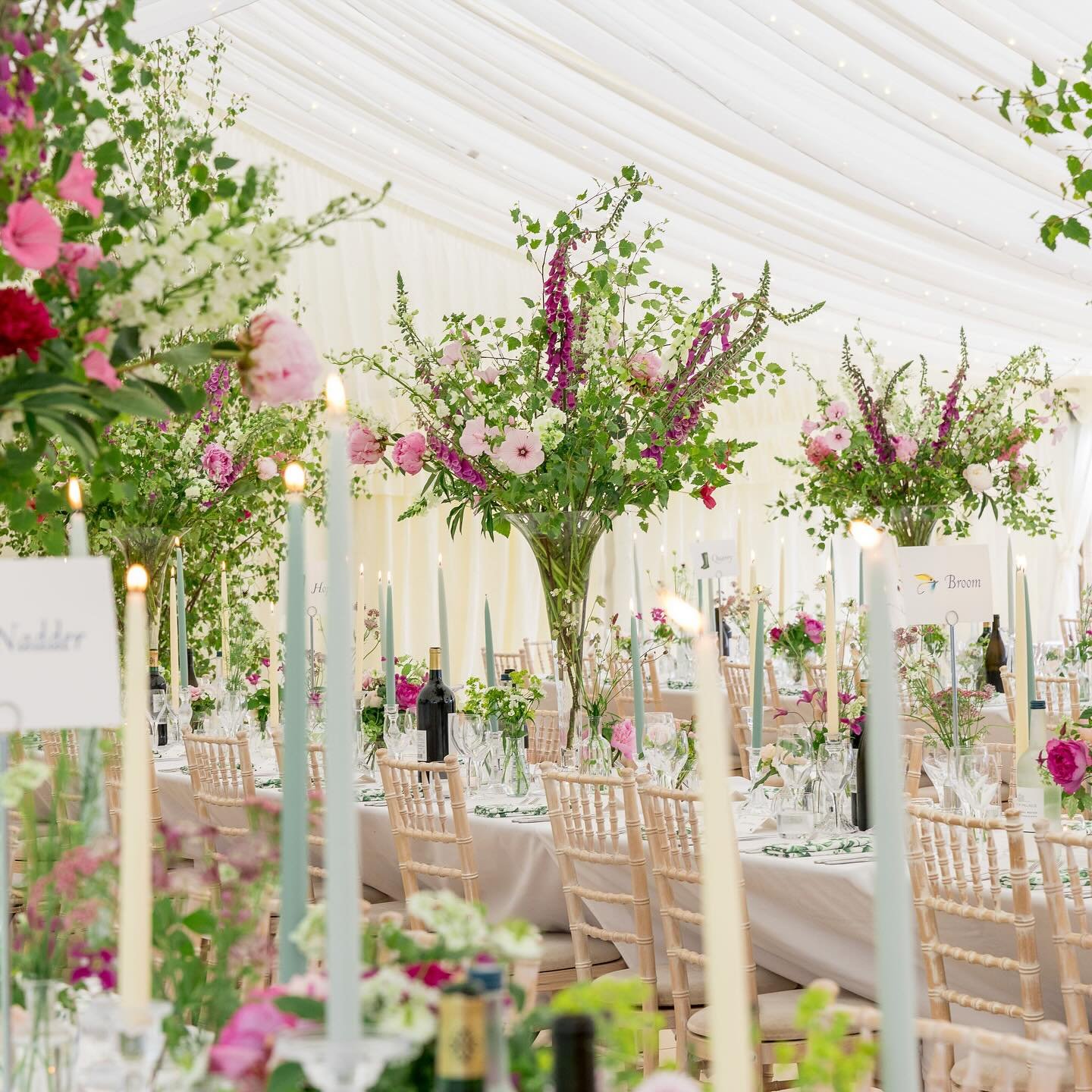 The stars of the show in E and H&rsquo;s marquee were the foxgloves lovingly picked and brought by the groom&rsquo;s parents from their home in Dorset 

📷 @milliepilkingtonphotography 
Marquee @flintandlambournmarquees 

#kglflowers #juneweddingflow