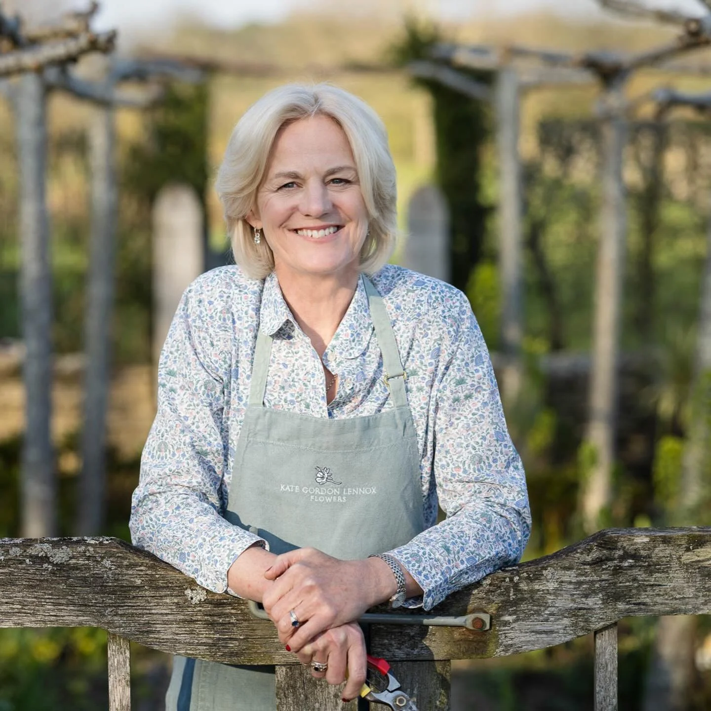 Time for some updated portraits of me!! Thank you to the hugely talented and lovely @serenabolton for capturing me so perfectly and for making the whole experience such an easy and enjoyable one 💗 

📷 @serenabolton 
Make up Tash @margotandlace ✨

#