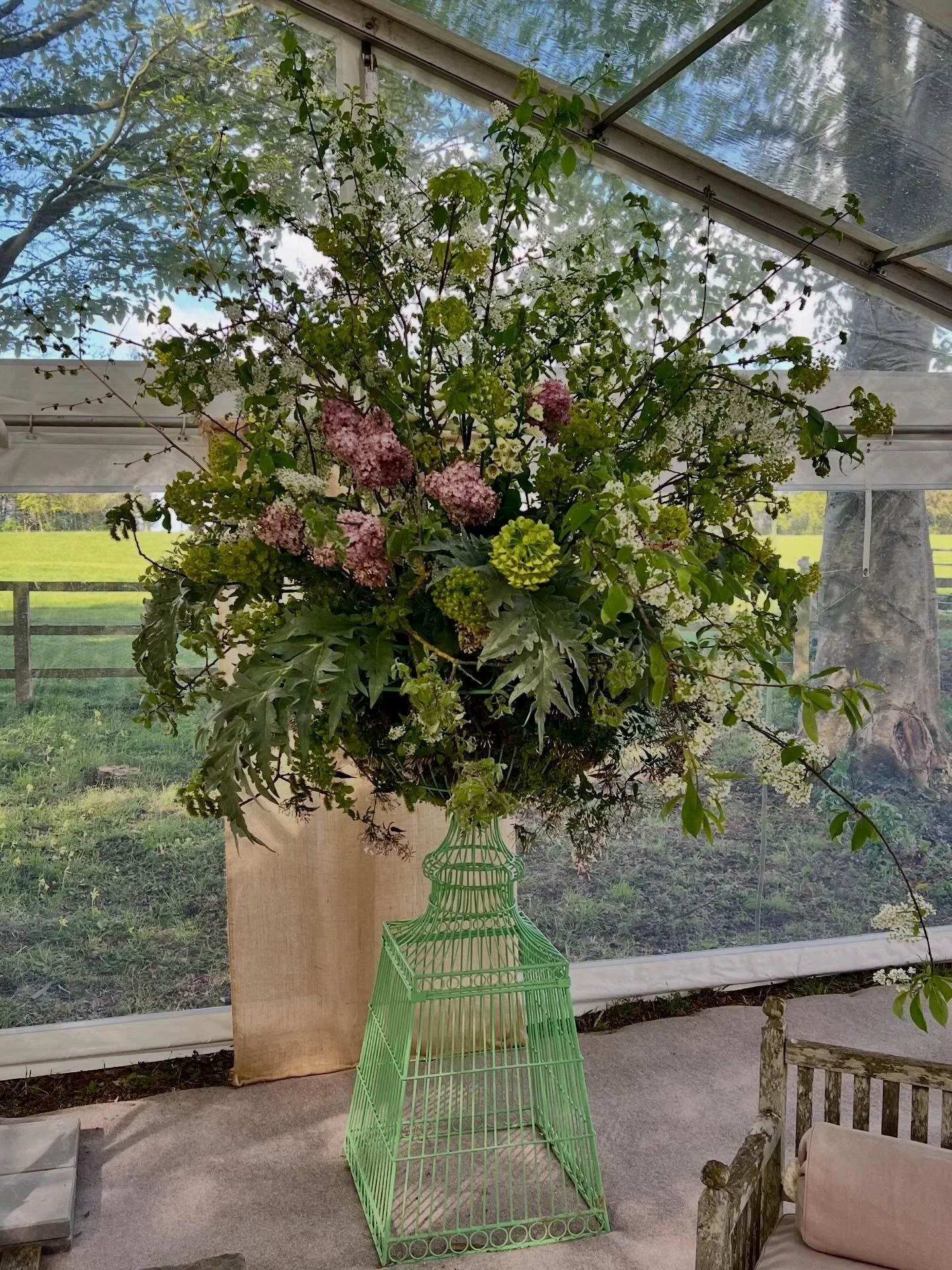 And off we go for 2026 weddings&hellip;. And we could not have started with a lovelier couple and a wedding in a more glorious setting . We felt v honoured to be involved in such a magical weekend.  Fabulous vibrant tulips were the order of the day f