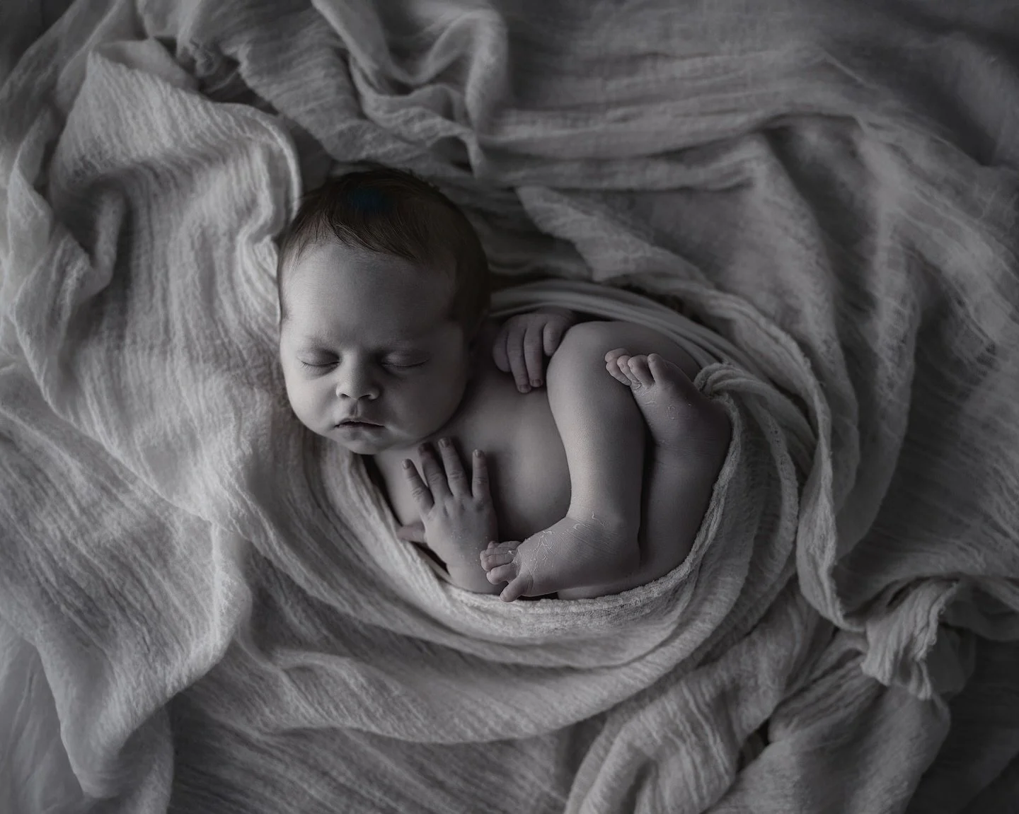 El milagro de la vida es pura poes&iacute;a 🤍

.
.
Imagen tomada en el One to One con las magn&iacute;ficas Raquel y Amanda de @mate_estudio_fotografico .

No edito mucho en blanco y negro, pero lo har&eacute; m&aacute;s a menudo 🫠🤍