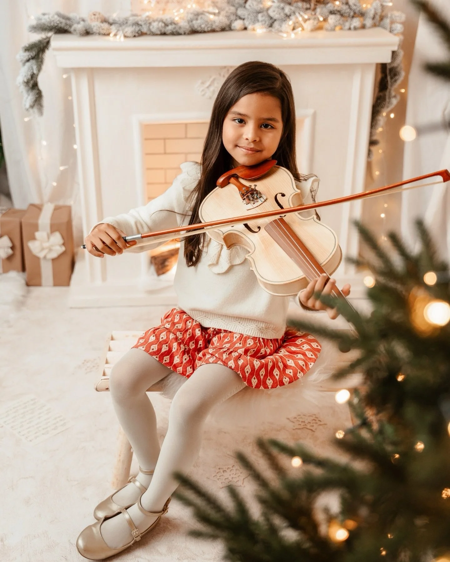 Mis ni&ntilde;os m&uacute;sicos y esa uni&oacute;n divina con los abuelos 🫠. 
Gracias familia 🎄