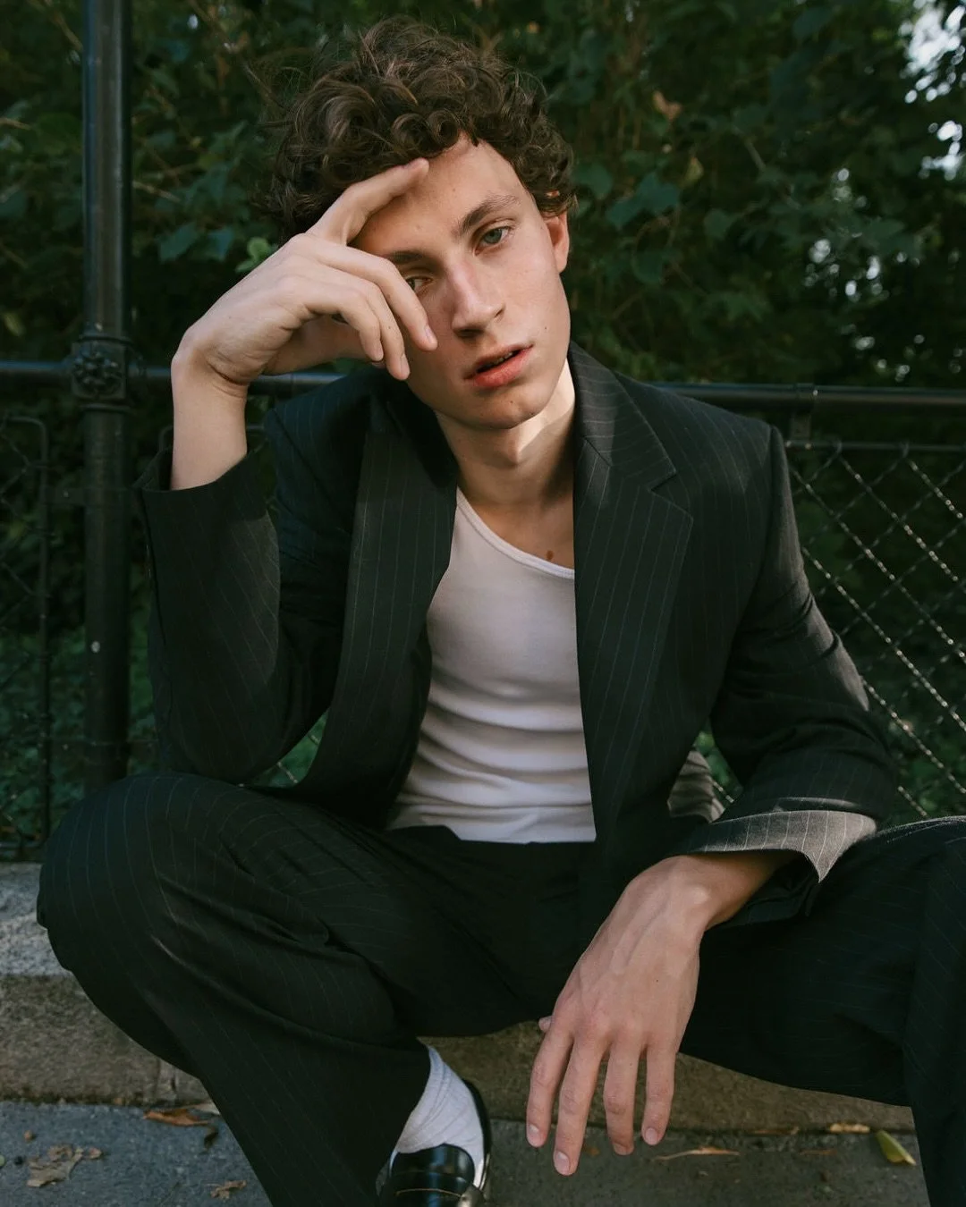 Tobi turning street corners into runways 📸🫰🏻
.
.
.
.
.
#MensFashionVibe #EditorialMood #StreetStyleEditorial #ModernPortrait