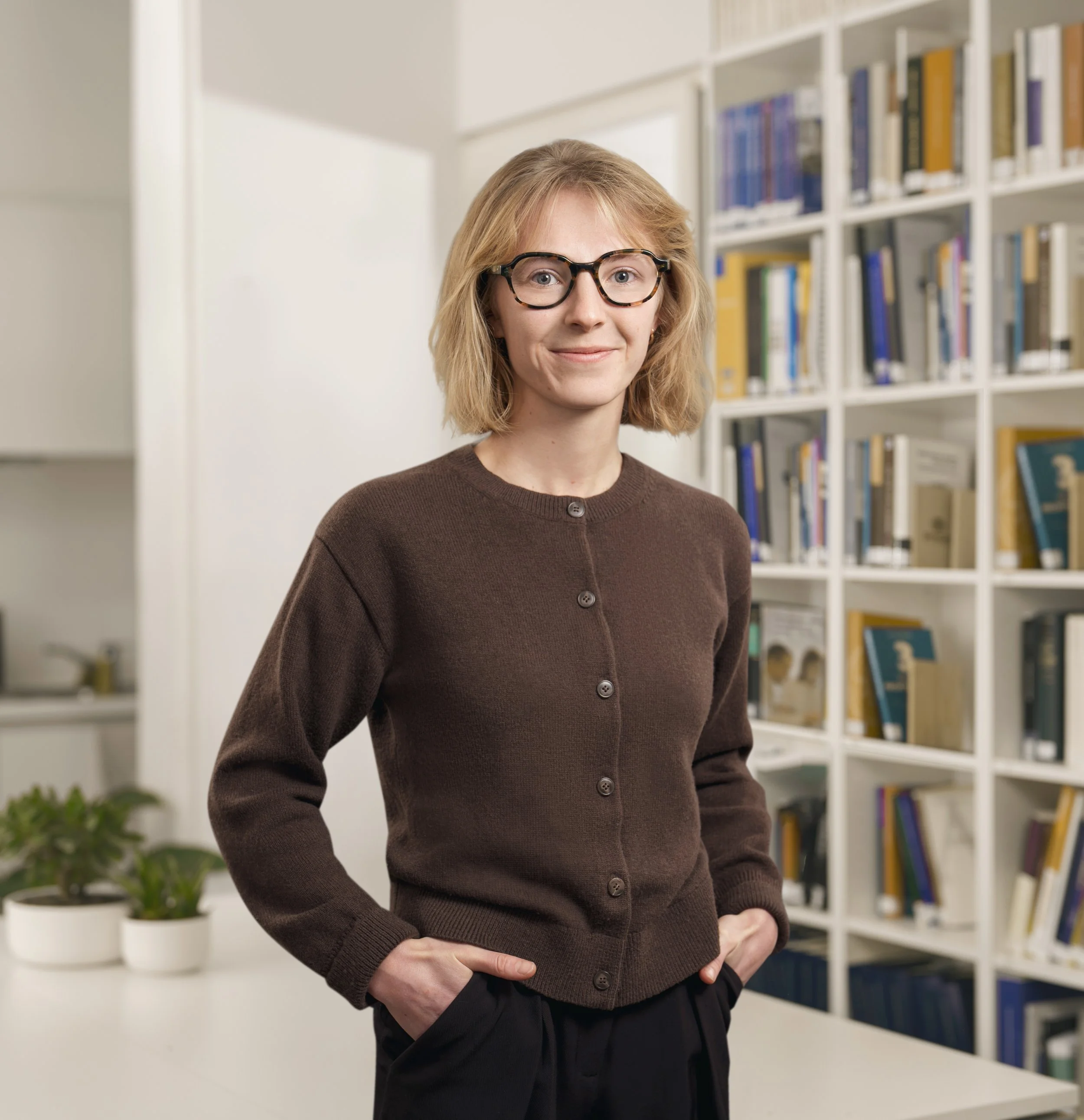 Celie Huybens, Associate