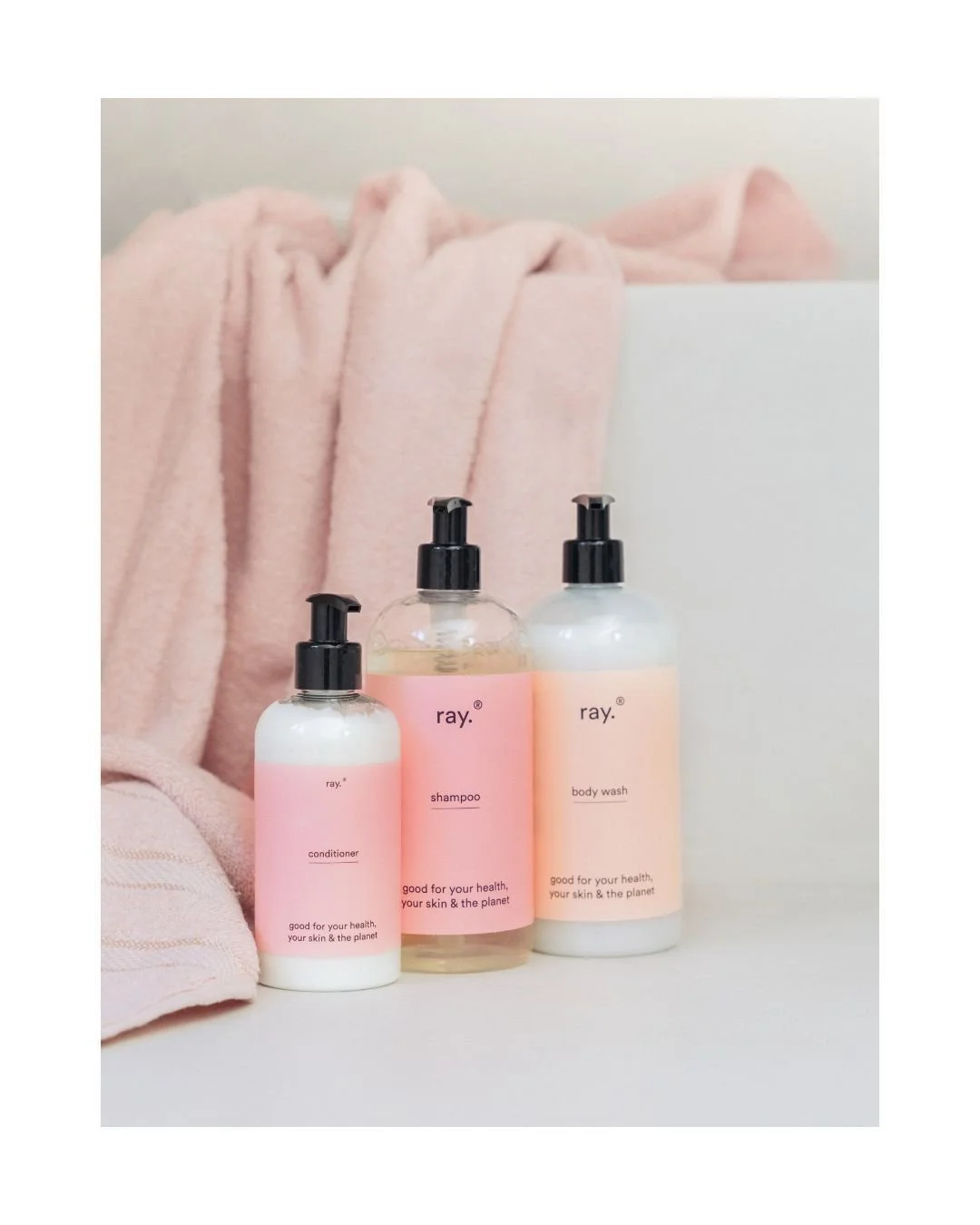 RAY

✨ Nieuw in onze apotheek: RAY!

Ontdek dit Belgische cosmeticamerk, ontwikkeld door een apotheker met &eacute;&eacute;n duidelijke missie: 100% zuivere verzorging. De producten van RAY zijn volledig parfumvrij en dus perfect voor de gevoelige hu