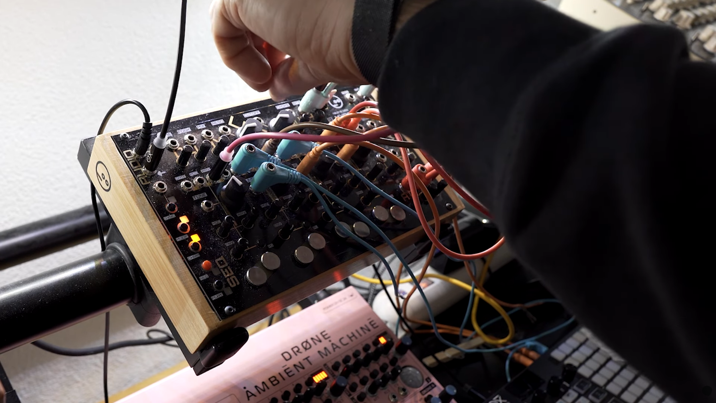 Droning | Lyra-8, Elmyra 2, Qi Etherealizer | 59 Perlen