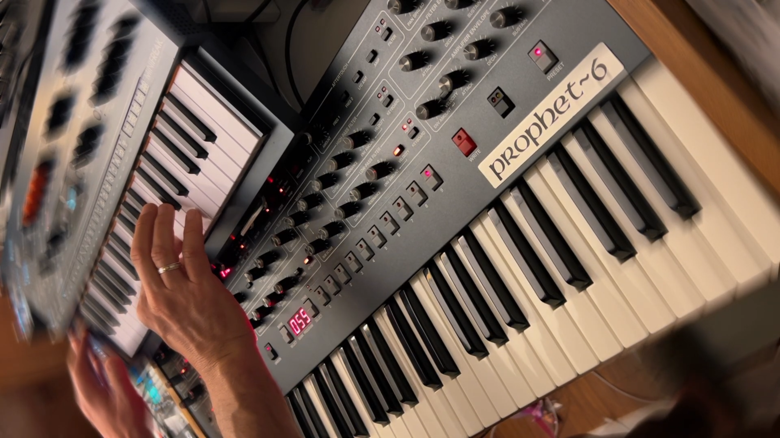 Prophet-6 + Minifreak = Vangelis, P.I.