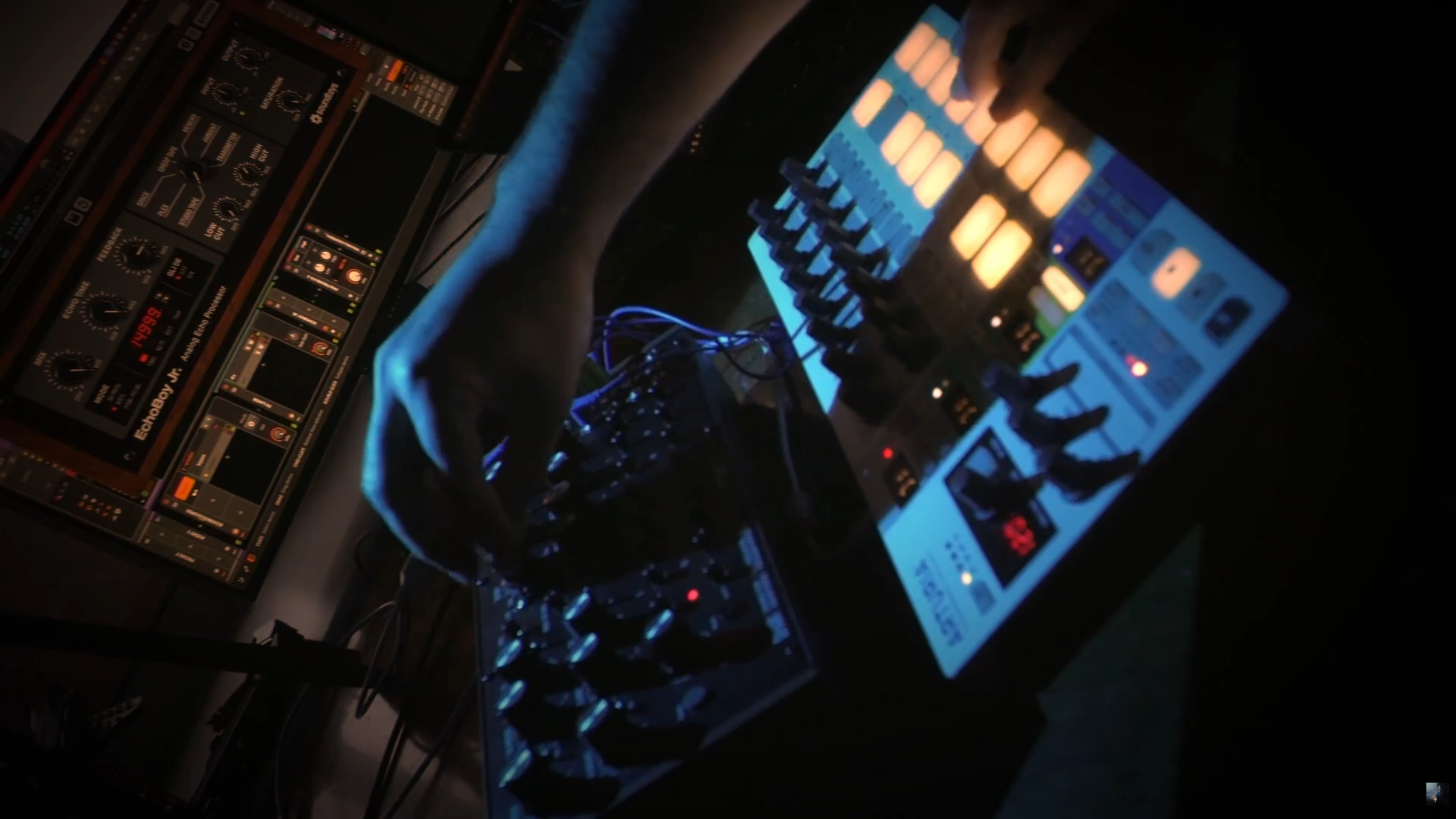 Moog DFAM ambient looping